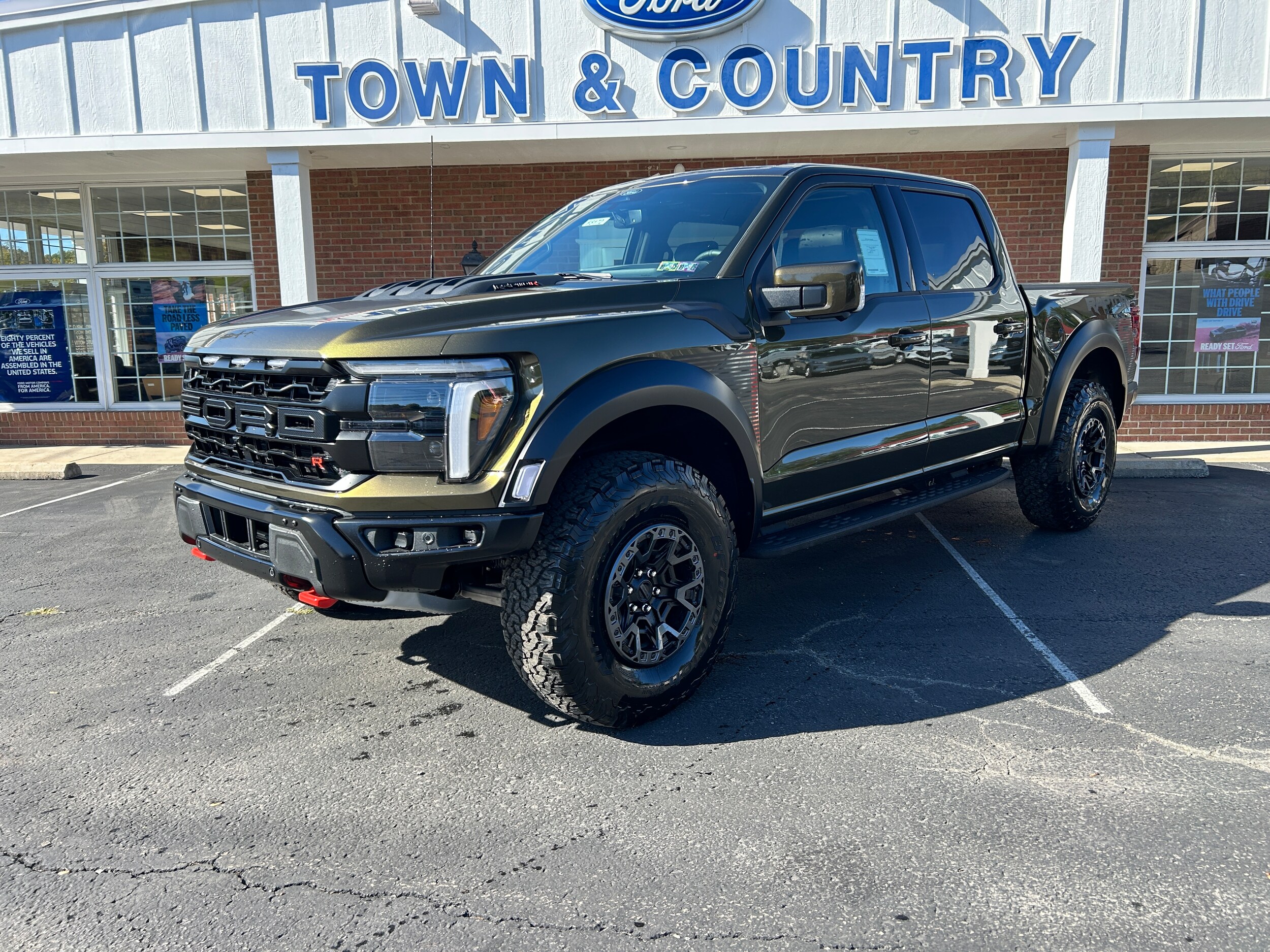 2025 Ford F-150 Raptor photo 2