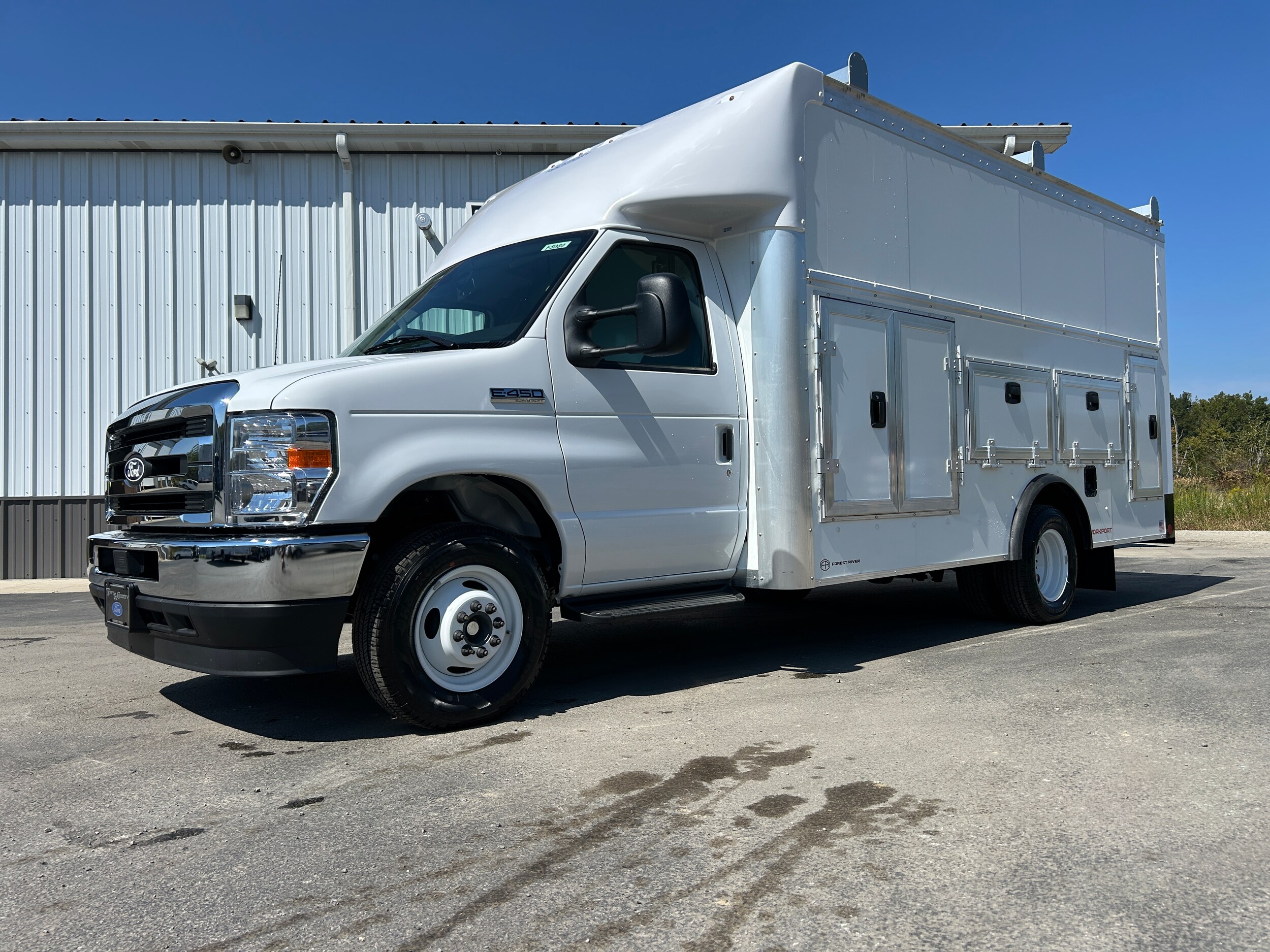 2026 Ford E-450 DRW photo 2