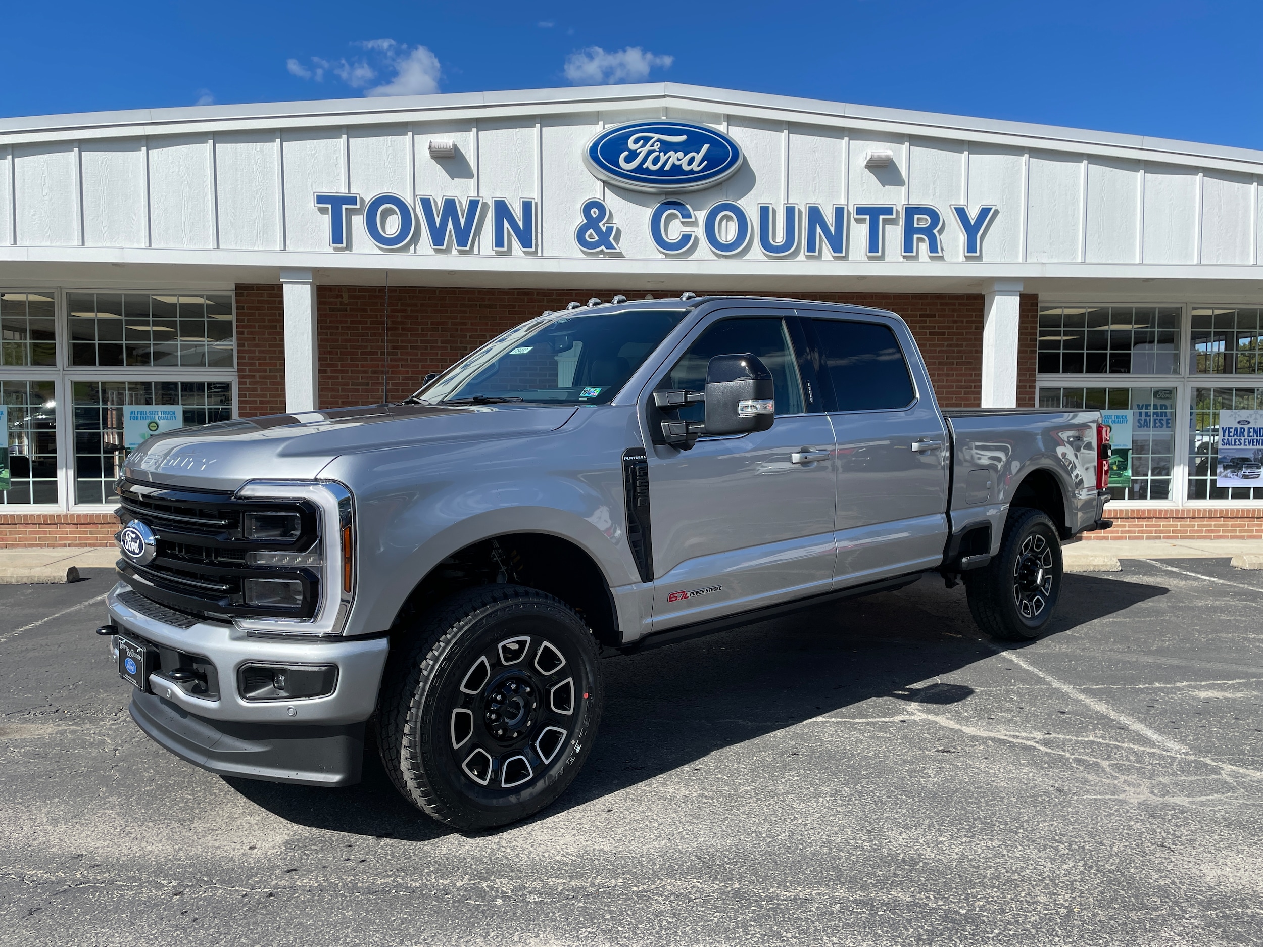 2027 Ford F-250 Pickup photo 2 of 43