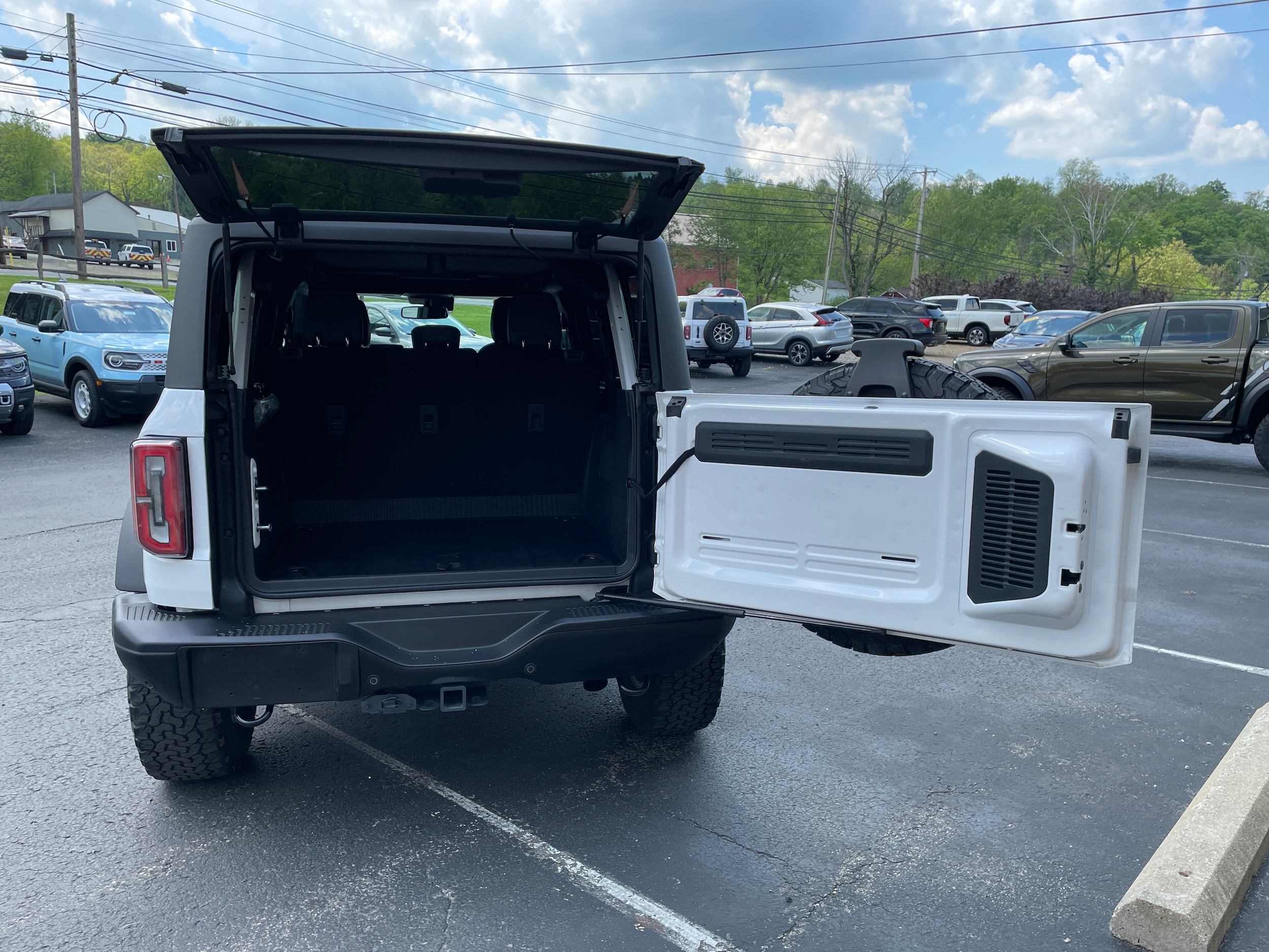 2024 Ford Bronco Badlands Oxford White at Town & Country Ford