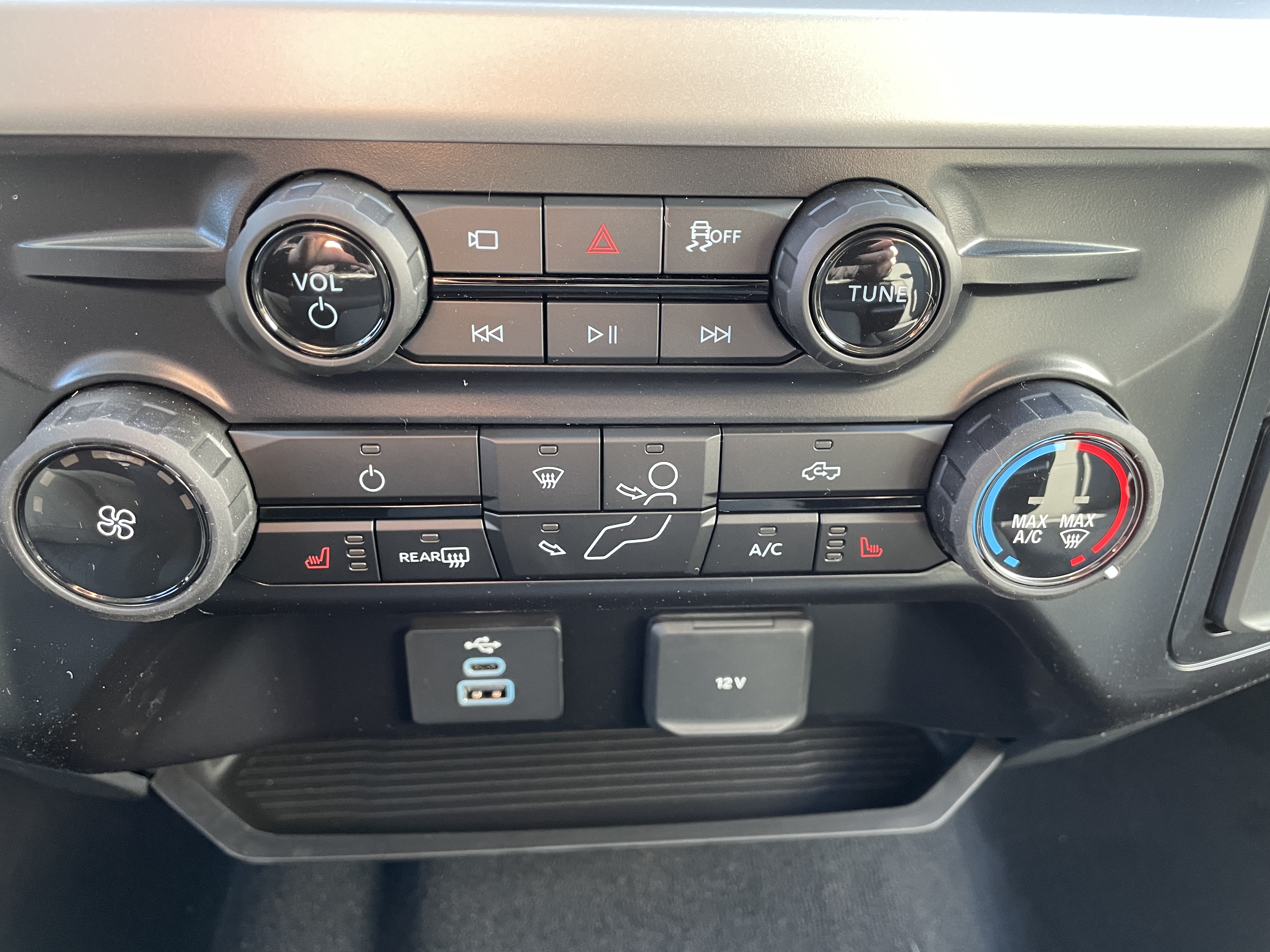 2027 Ford F-250 Pickup photo 22 of 33