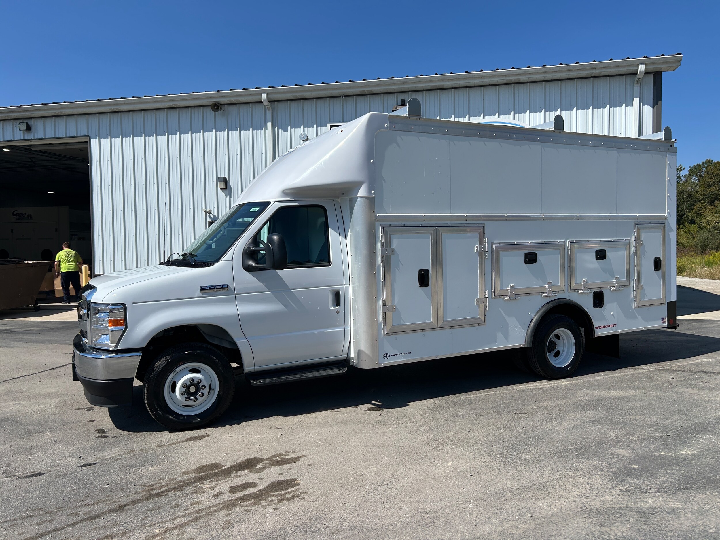 2026 Ford E-450 DRW photo 3