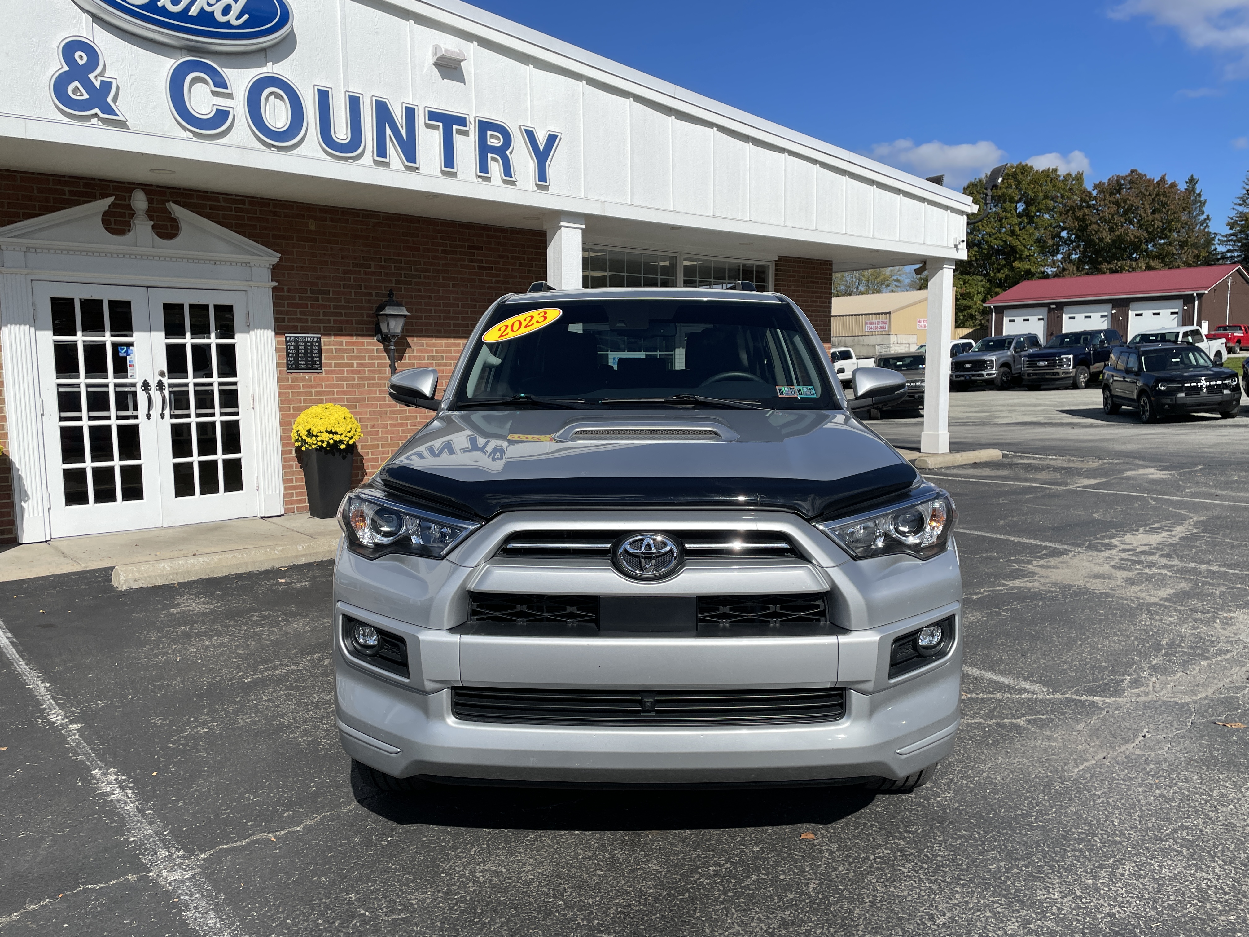 2023 Toyota 4Runner photo 2 of 25