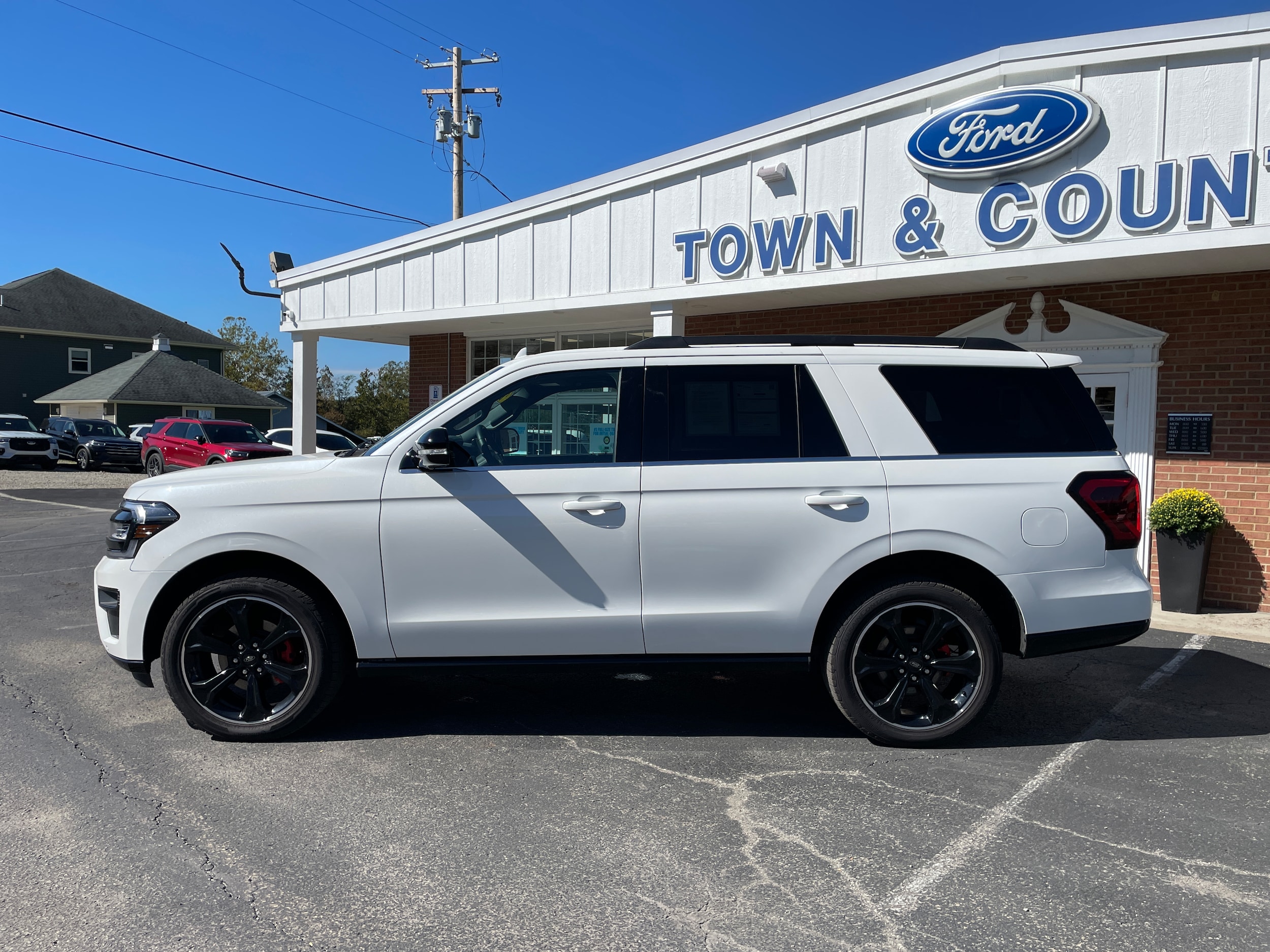 2024 Ford Expedition photo 12 of 33