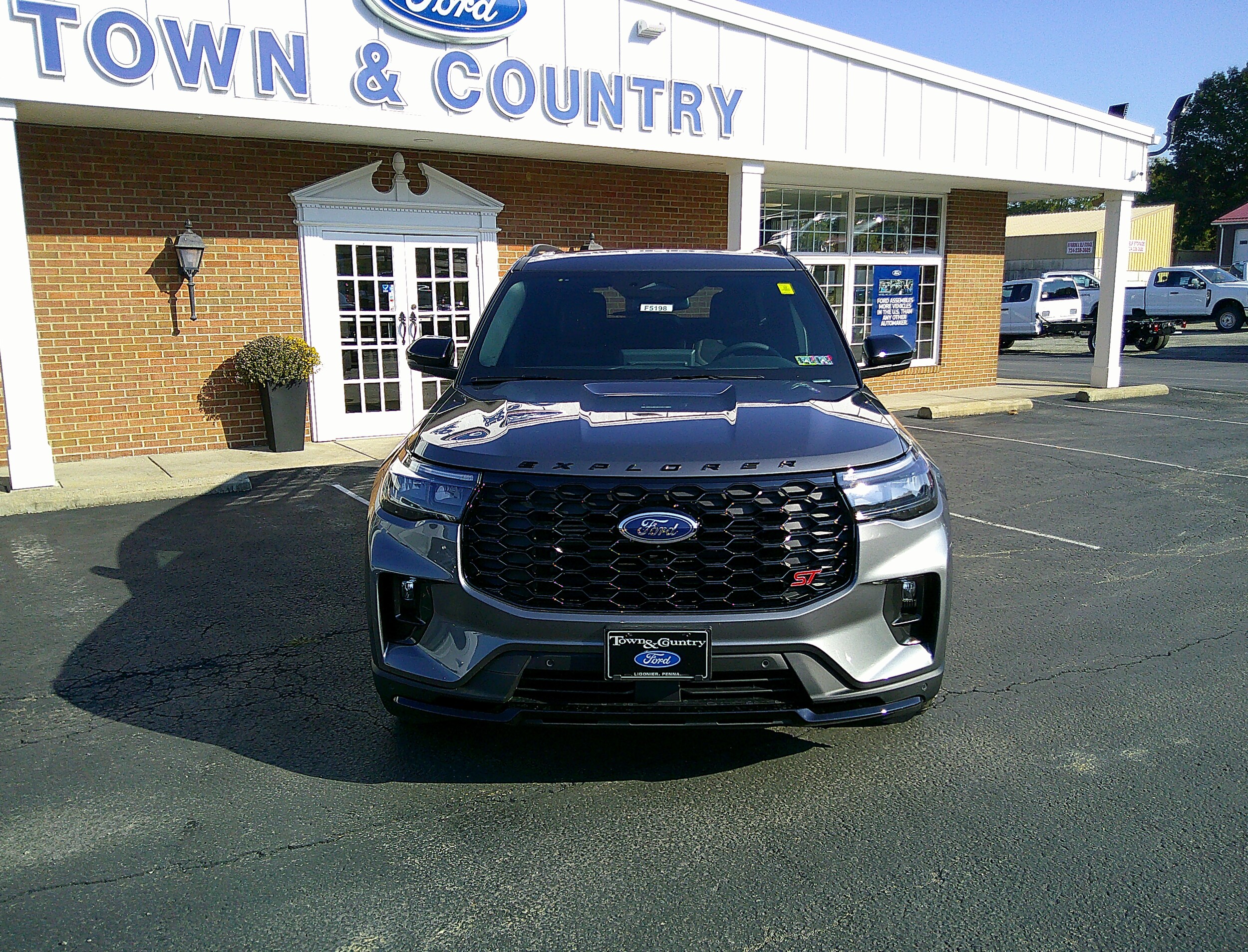 2025 Ford Explorer ST photo 3