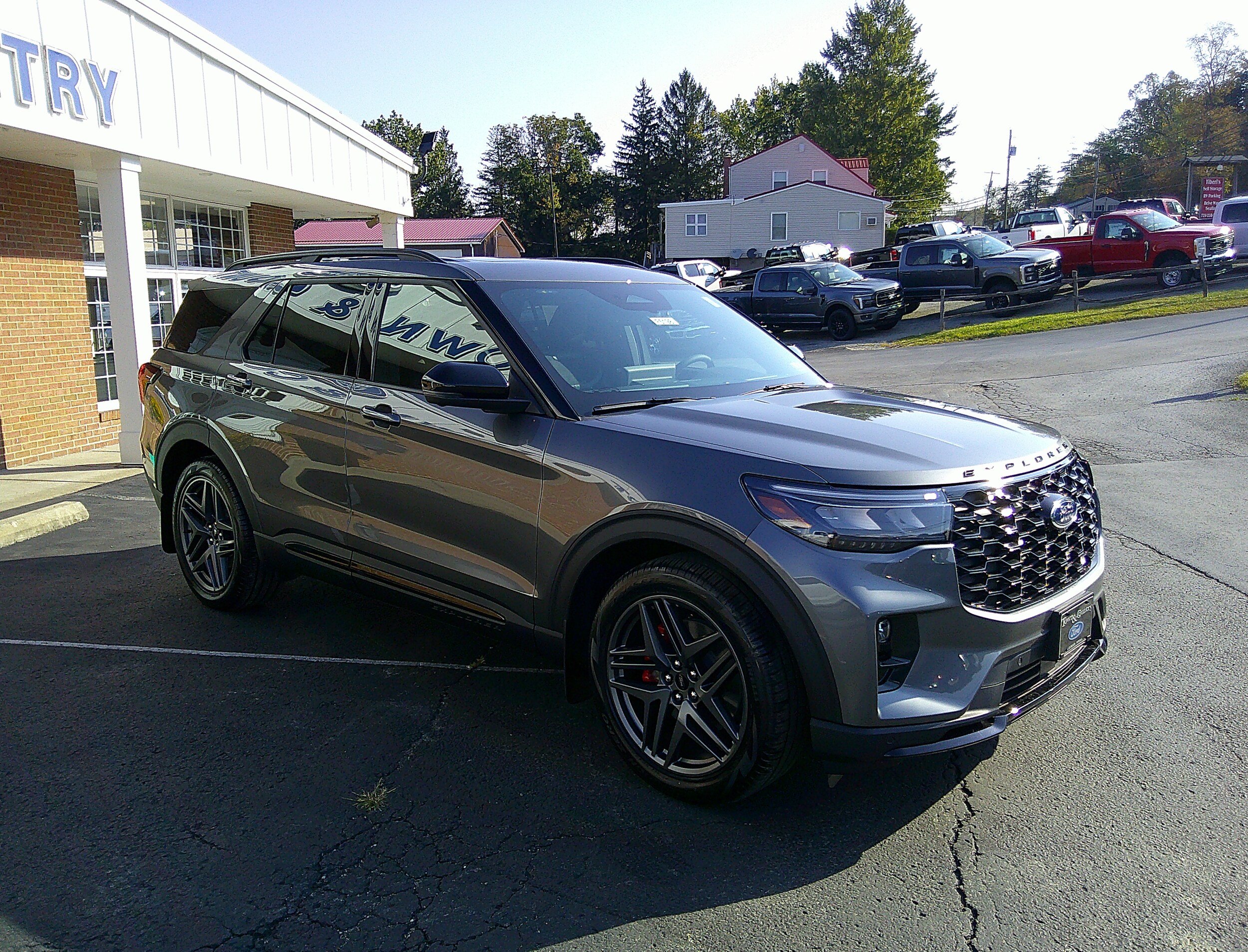 2025 Ford Explorer ST photo 4