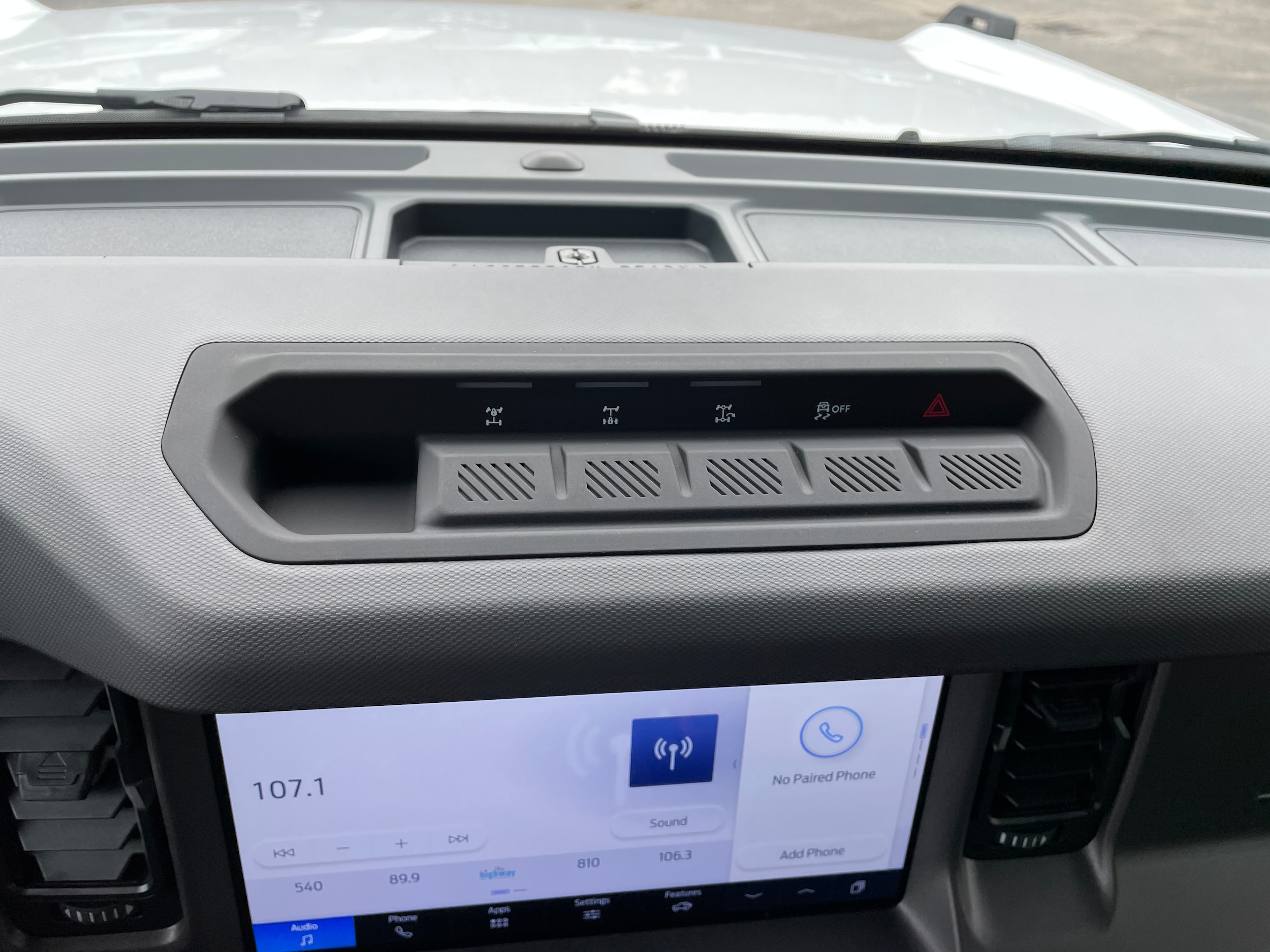 2026 Ford Bronco Base Oxford White at Town & Country Ford