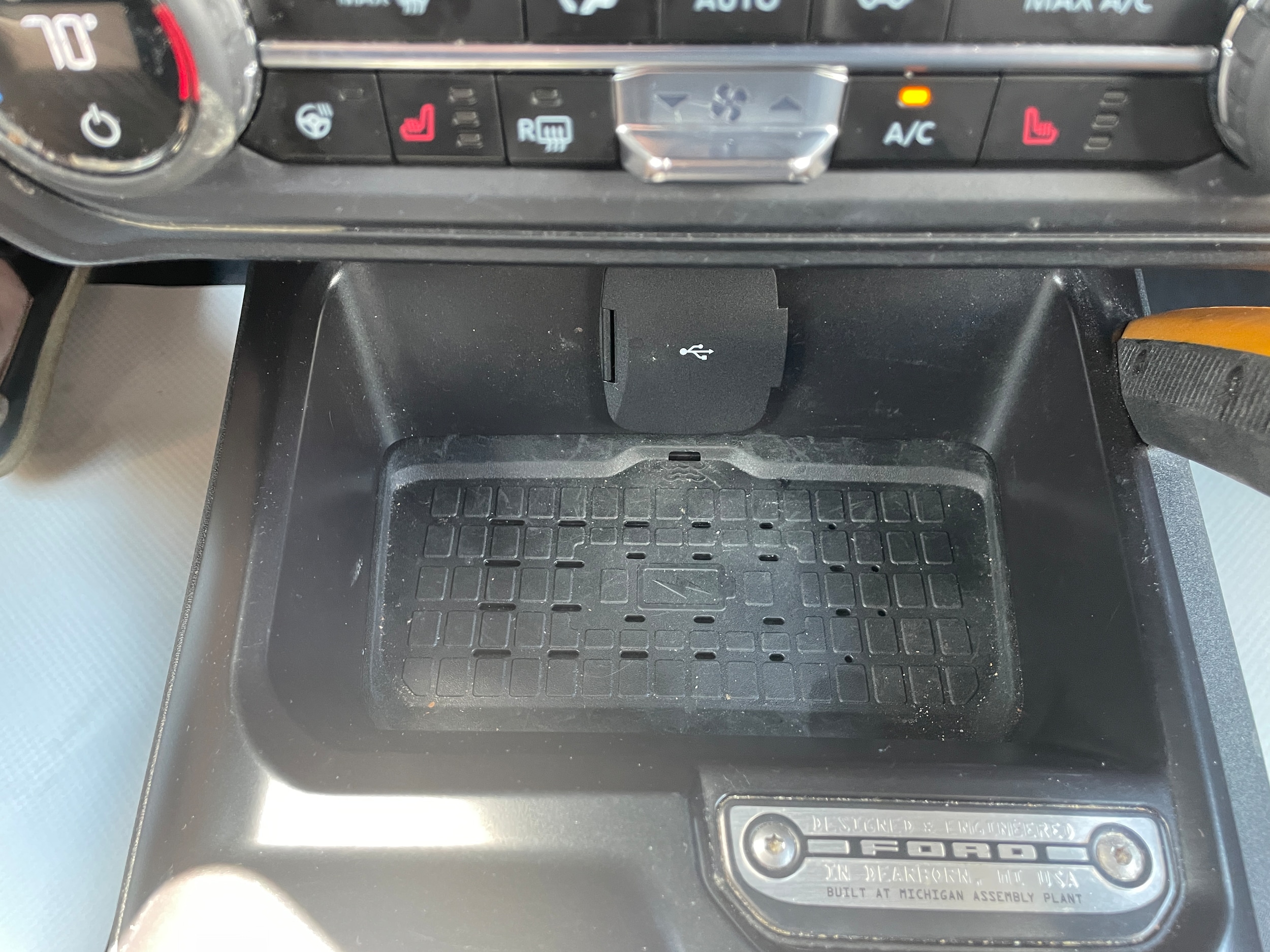 2024 Ford Bronco Badlands Oxford White at Town & Country Ford