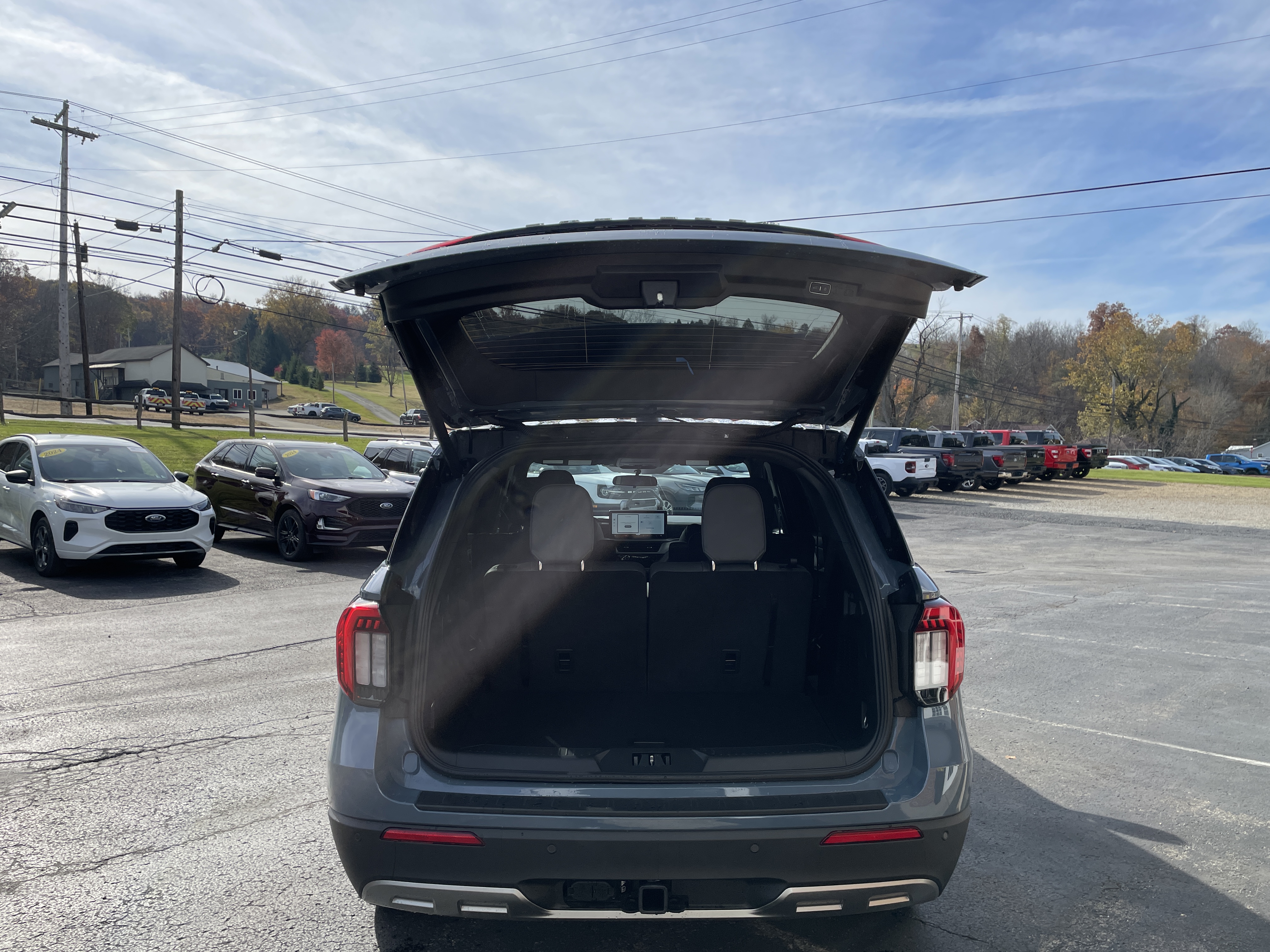 2027 Ford Explorer photo 7 of 34