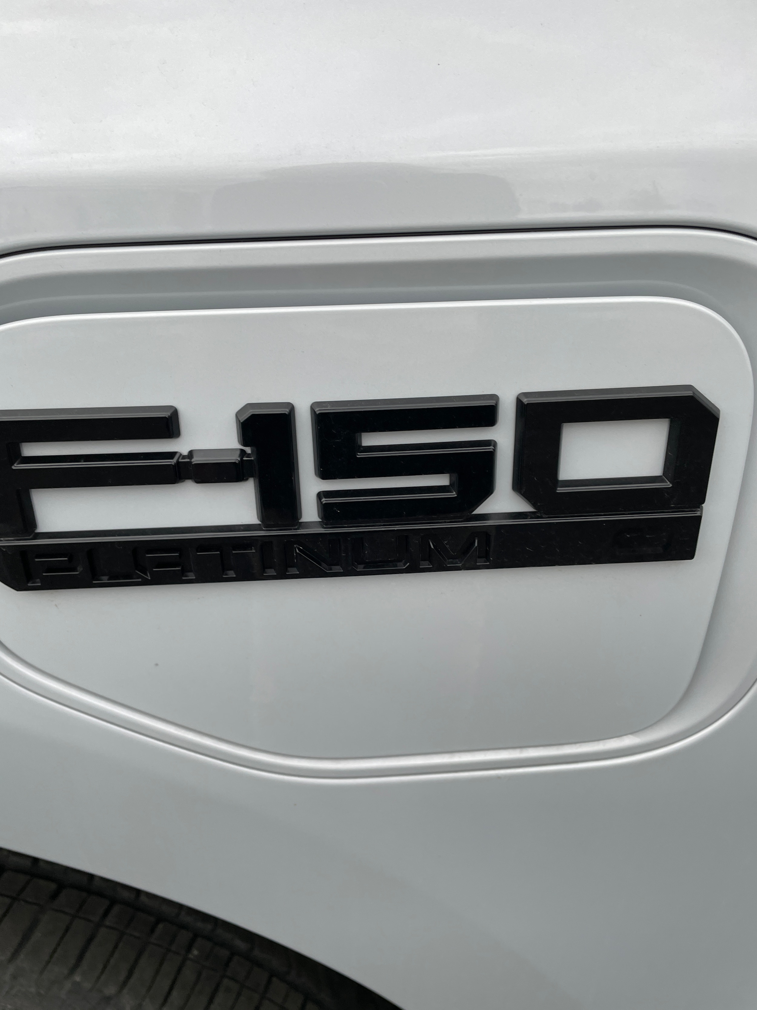 2025 Ford F-150 Lightning Platinum - 9