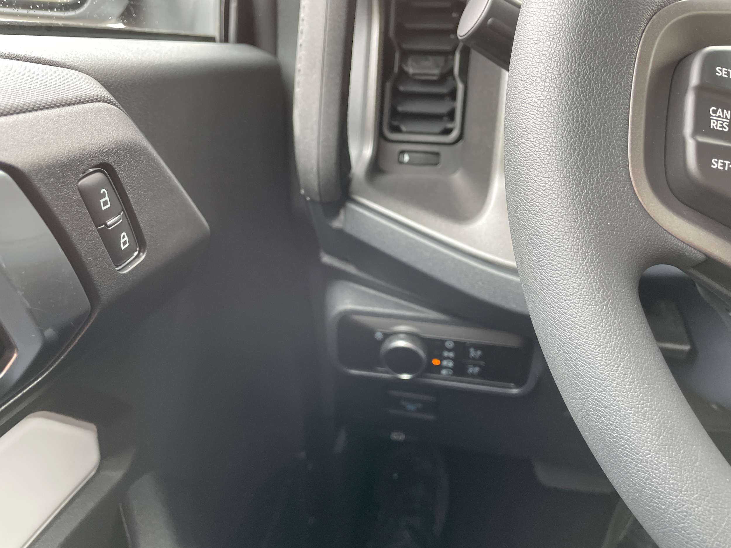 2026 Ford Bronco Base Oxford White at Town & Country Ford