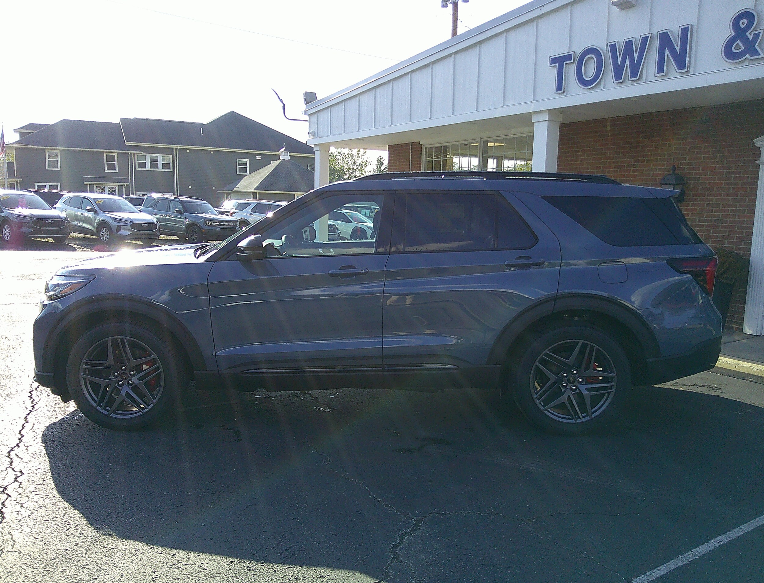 2025 Ford Explorer ST photo 2