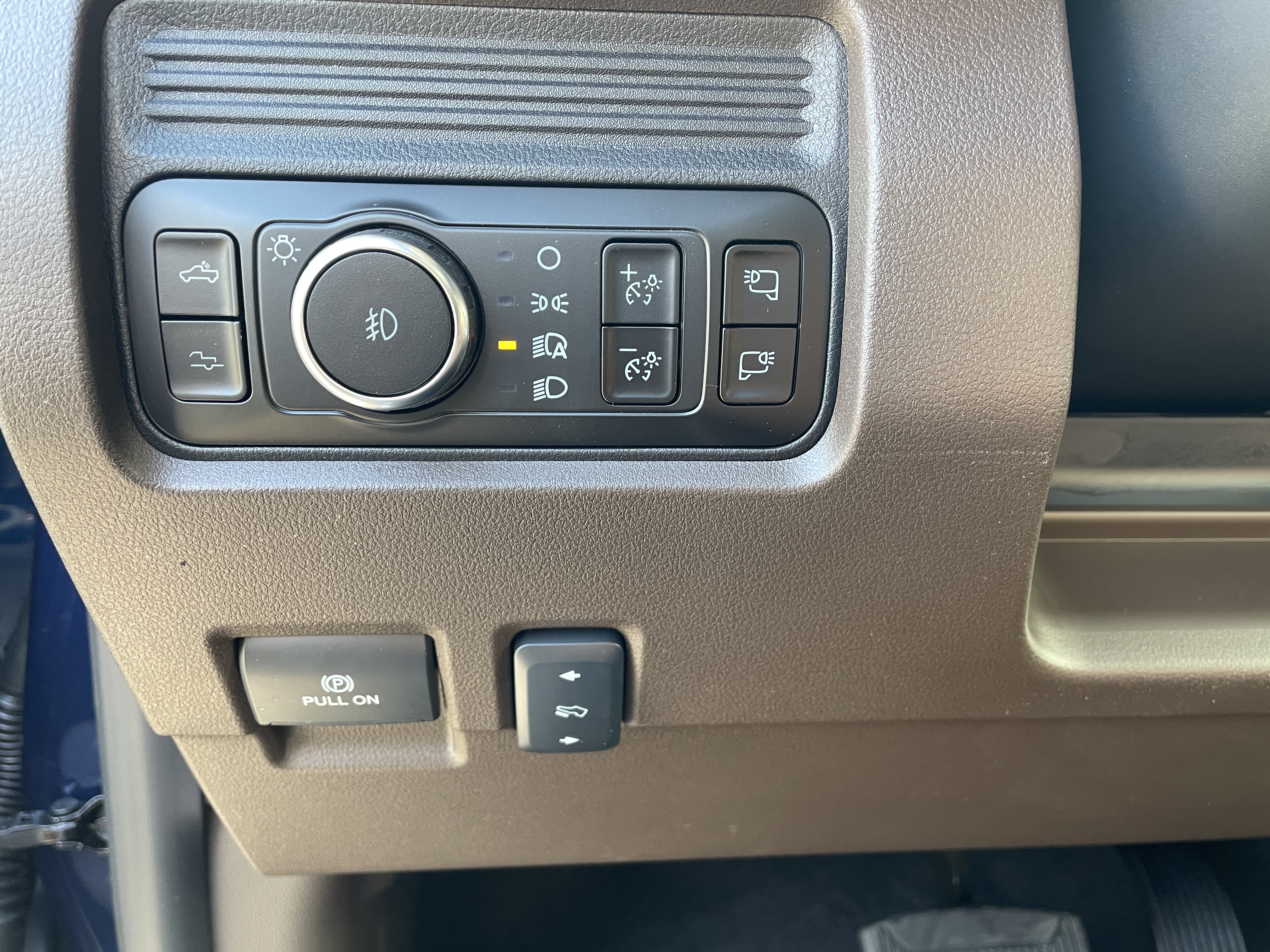 2027 Ford F-350 Pickup photo 17 of 38