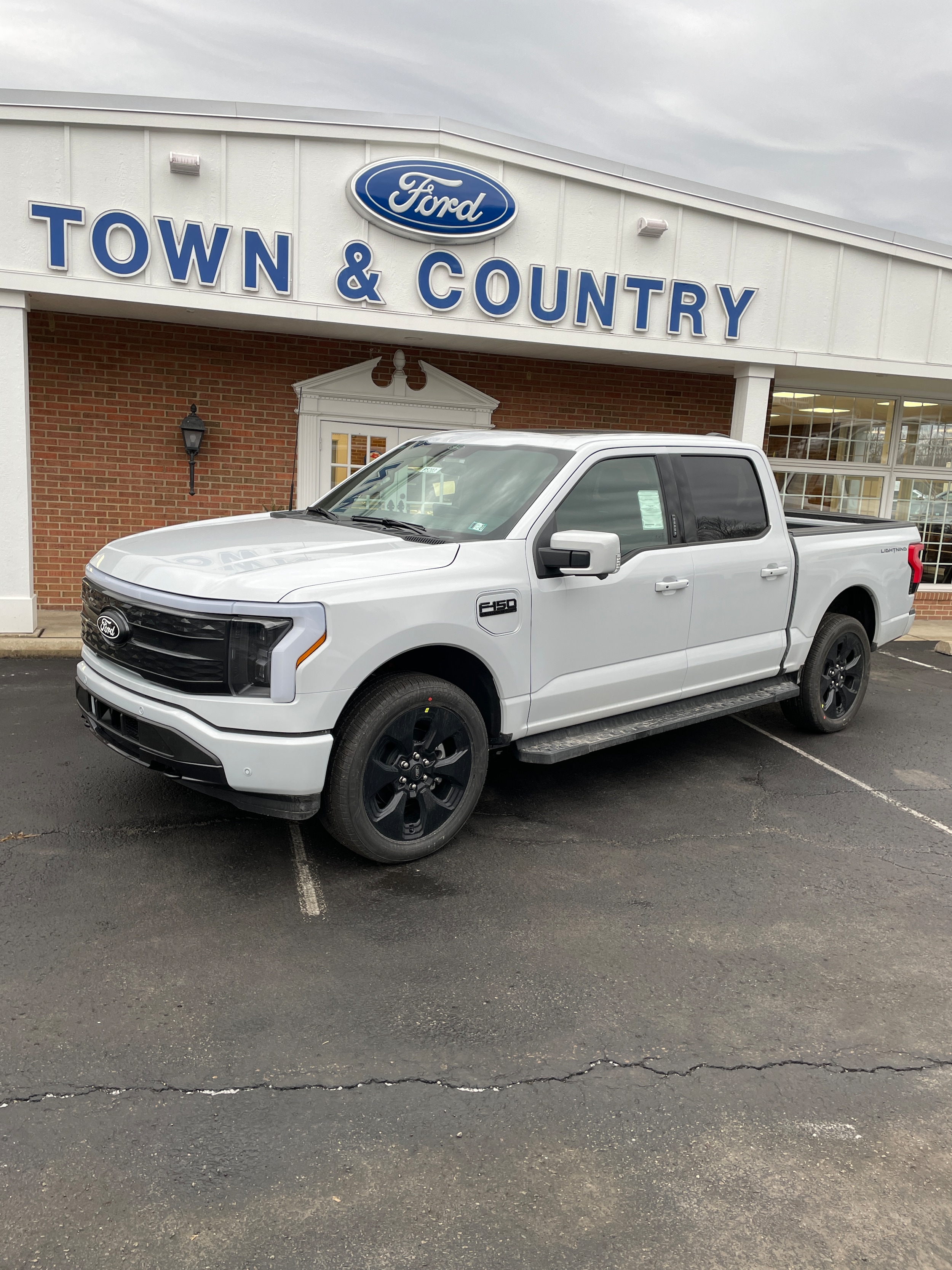 2025 Ford F-150 Lightning Platinum - 0
