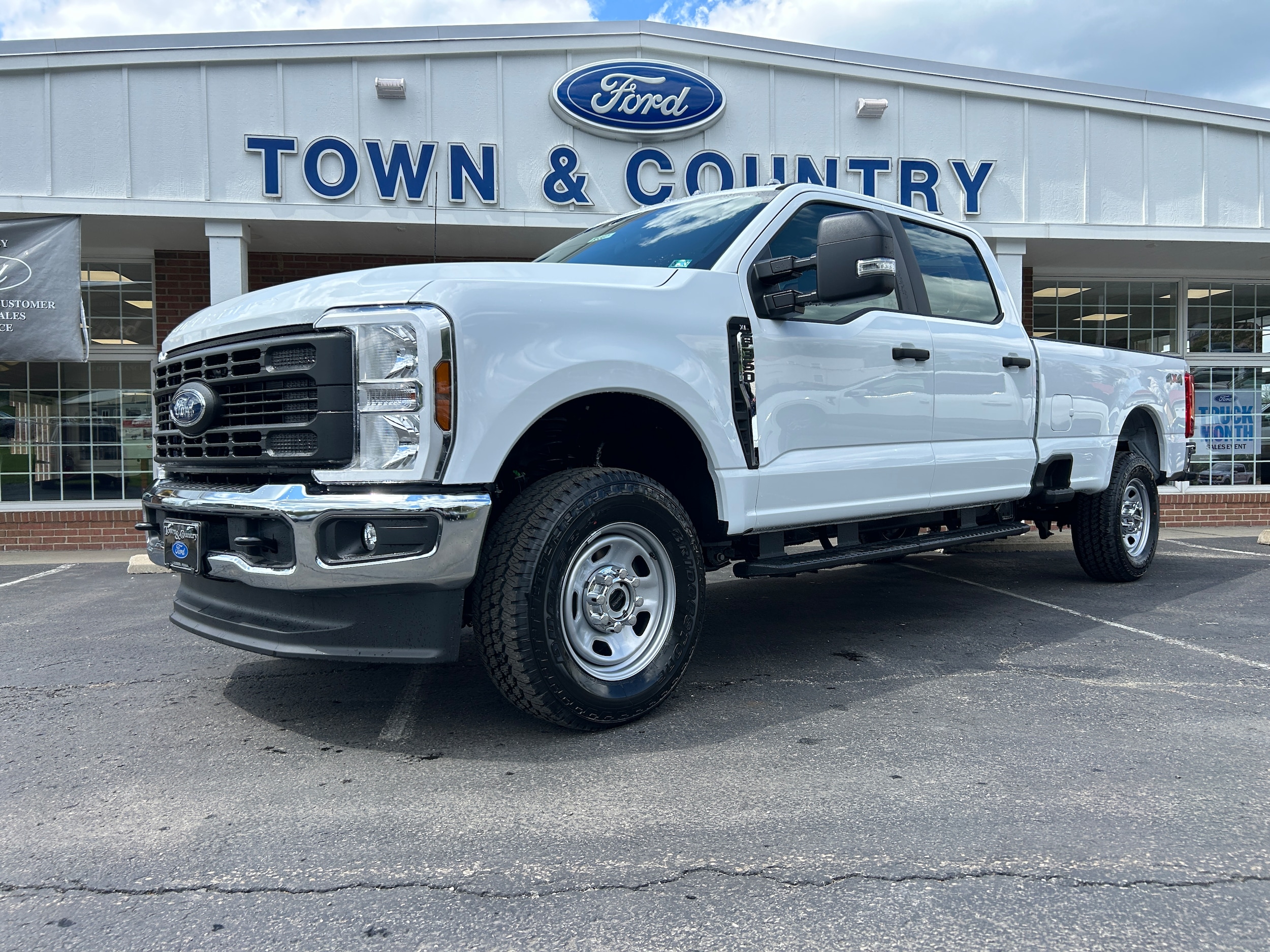 2026 Ford Super Duty F-350&reg; XL Oxford White at Town & Country Ford