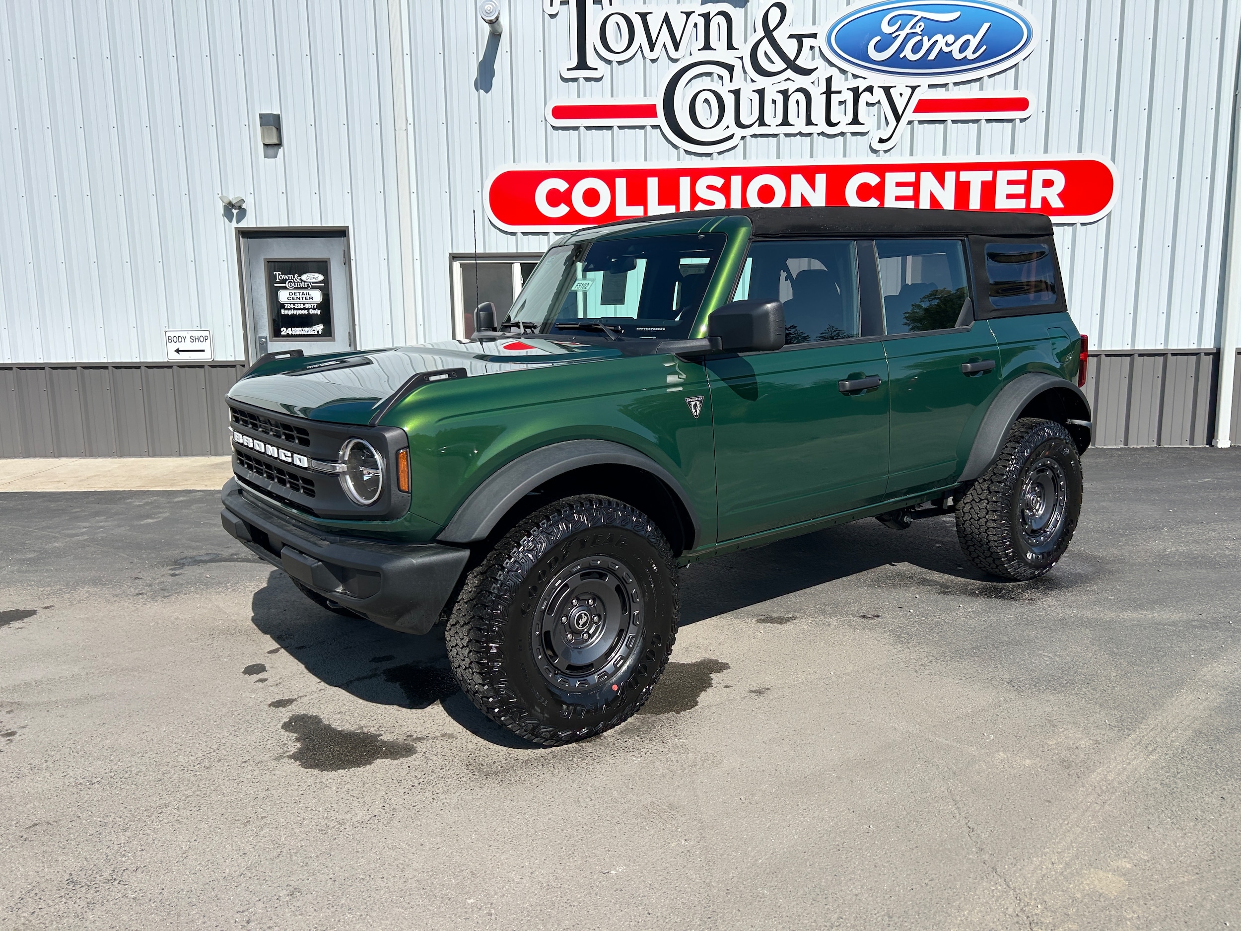2025 Ford Bronco Base - 10