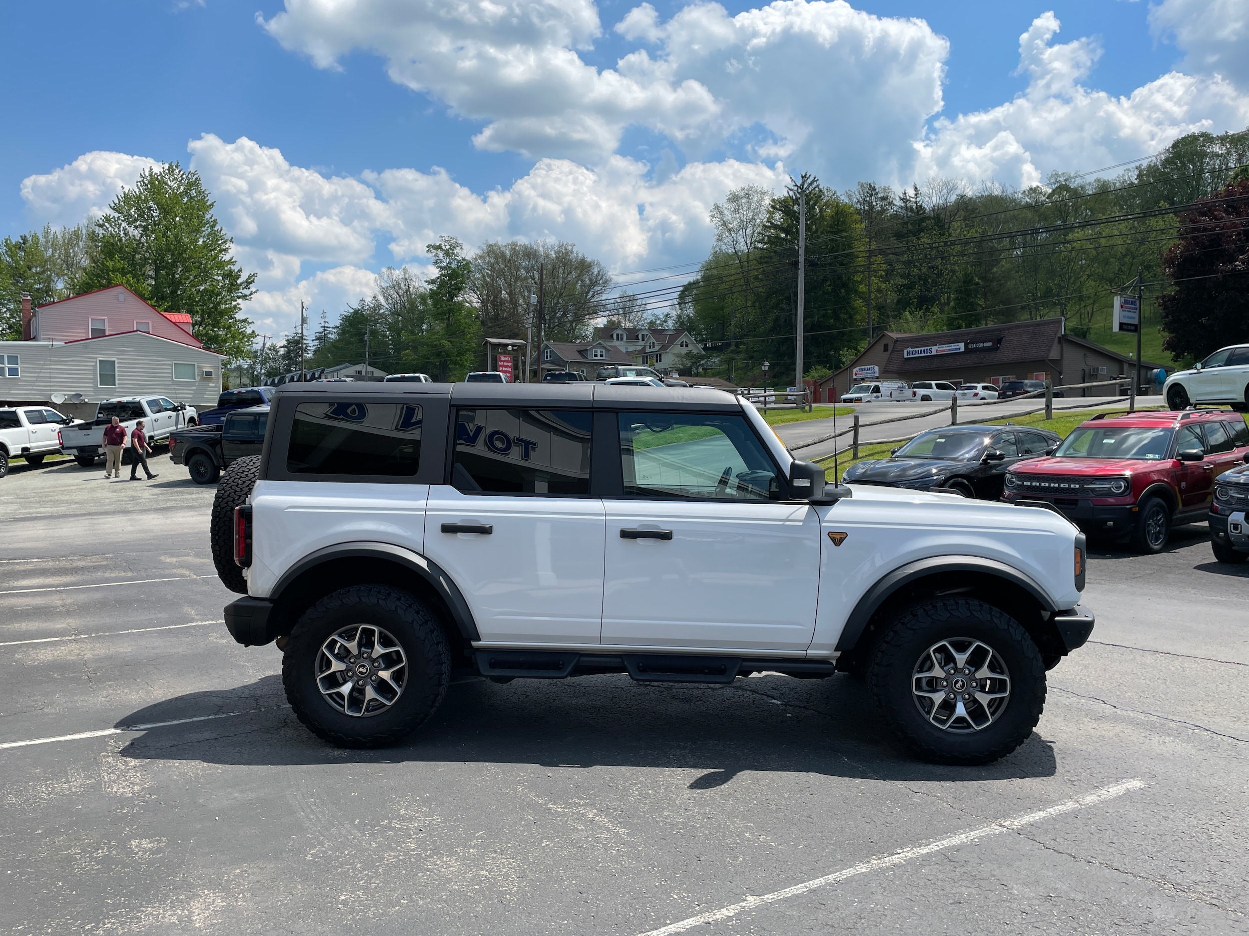 2024 Ford Bronco Badlands Oxford White at Town & Country Ford