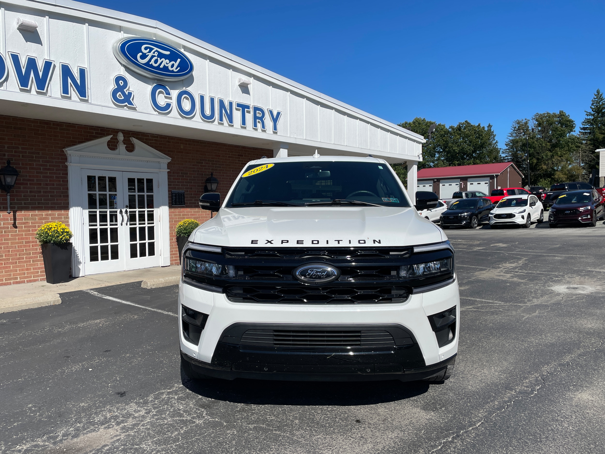 2024 Ford Expedition photo 2 of 33