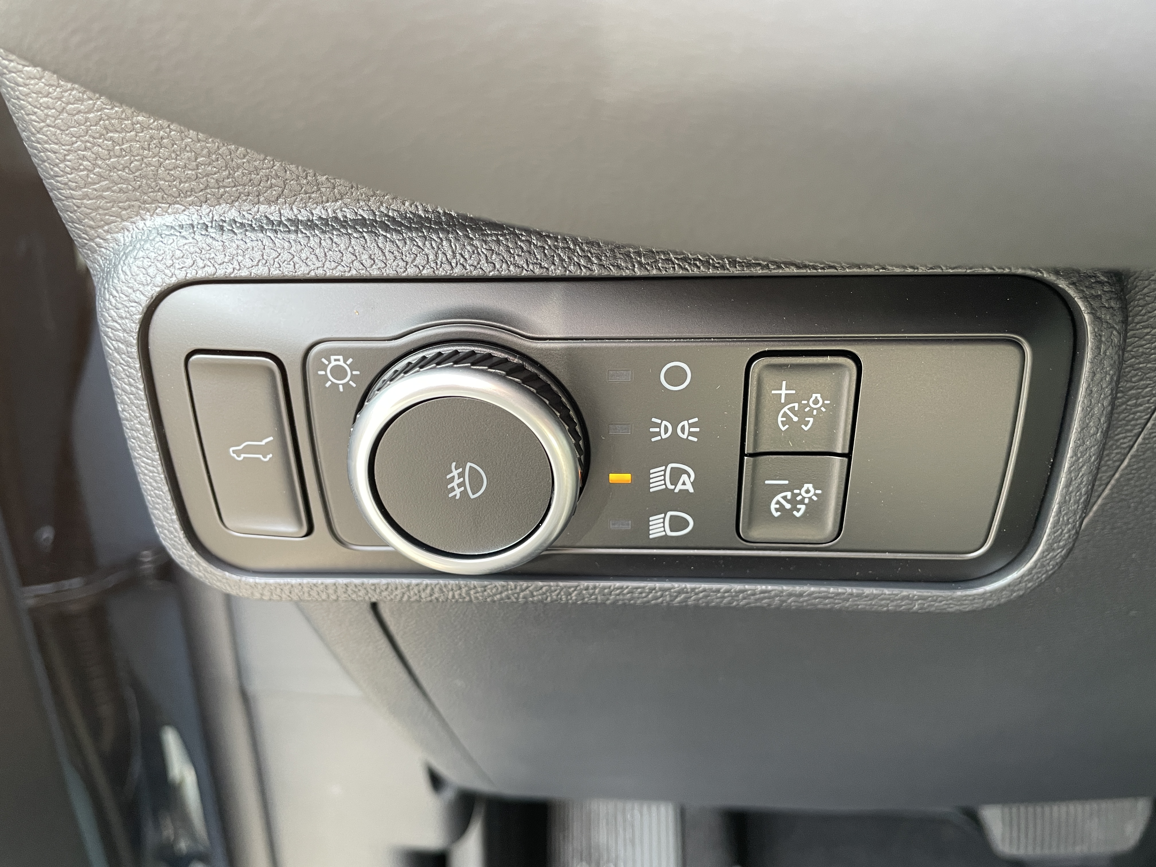 2027 Ford Explorer photo 18 of 34