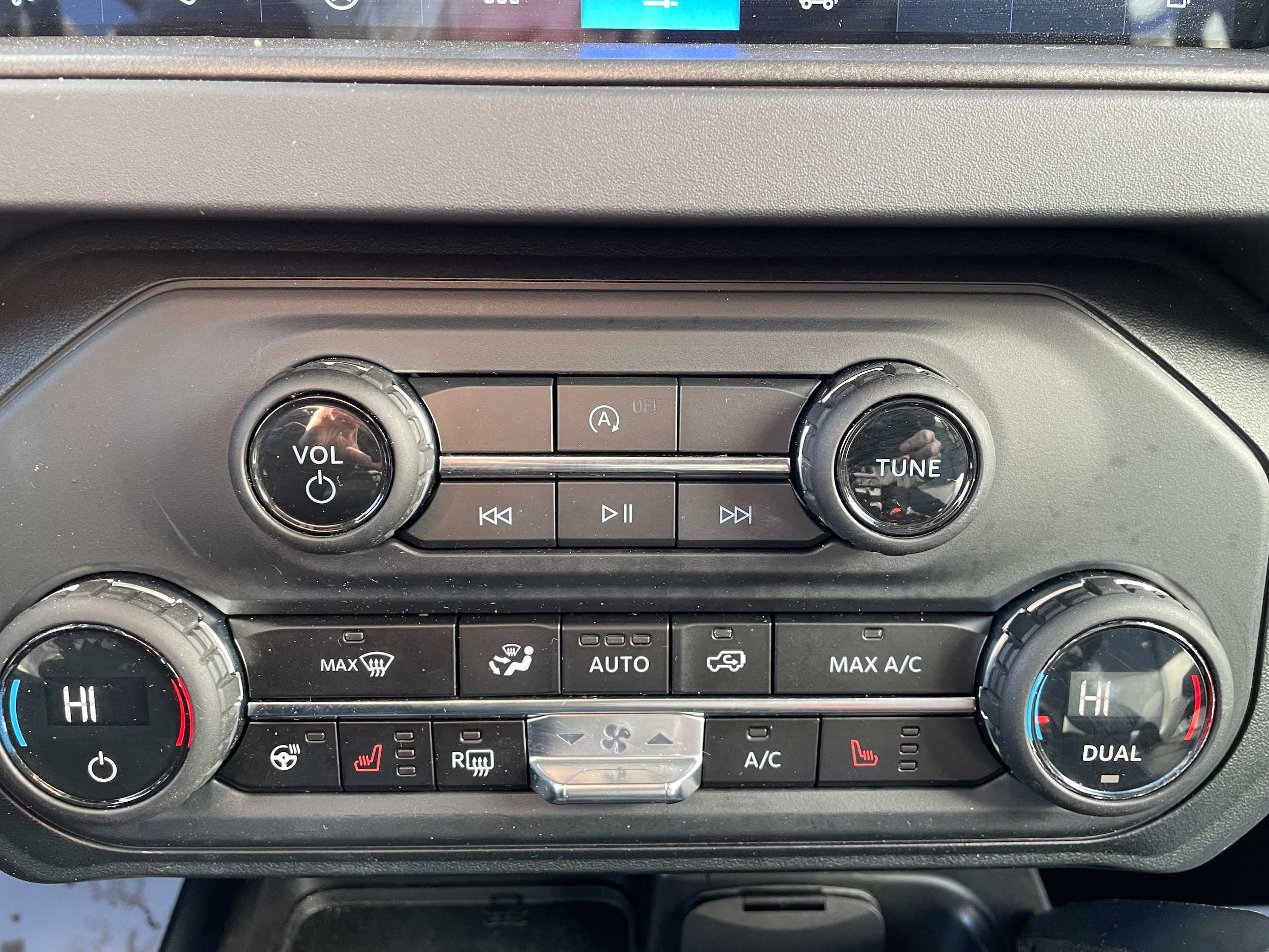 2025 Ford Bronco Badlands Oxford White at Town & Country Ford