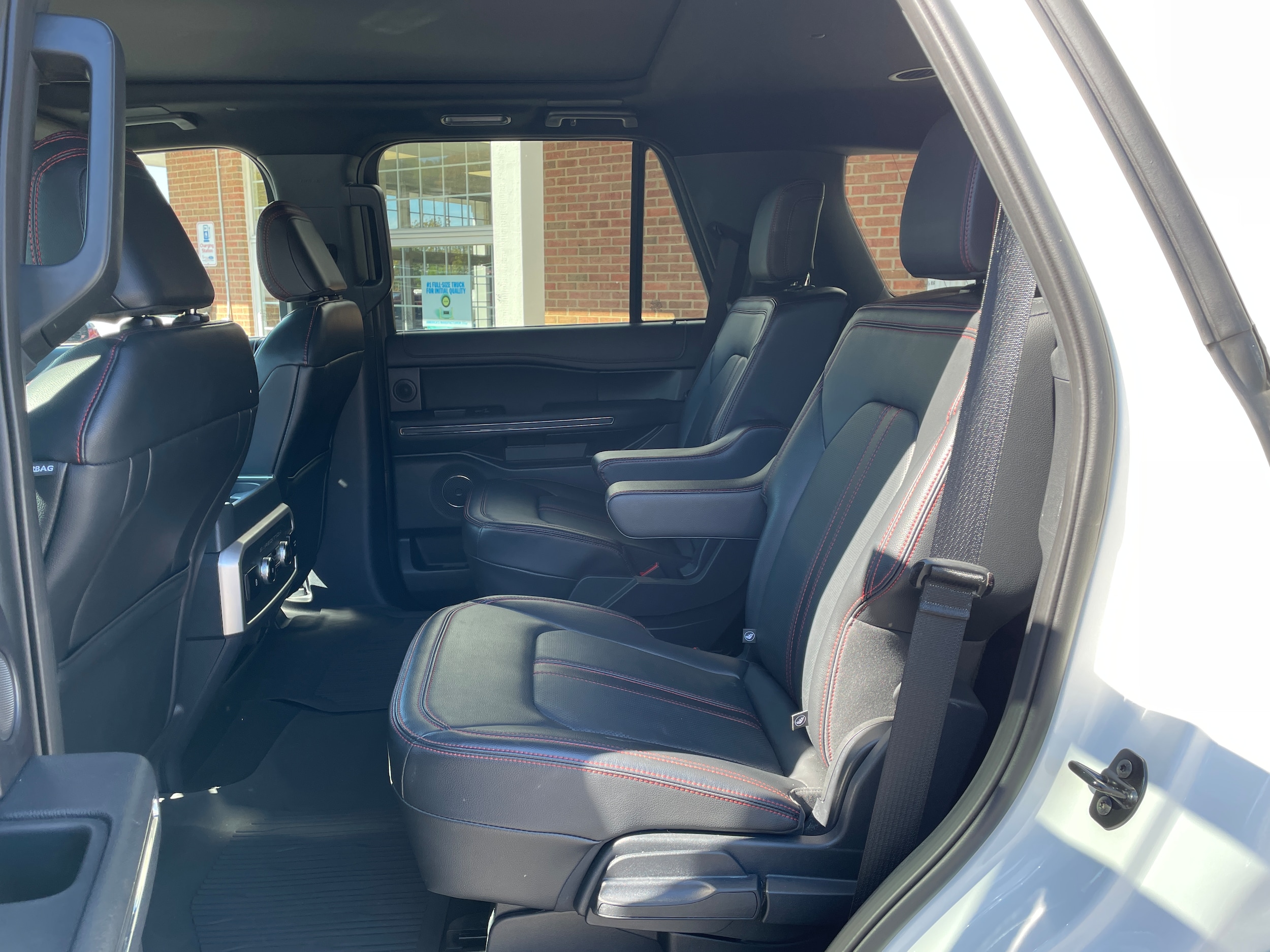 2024 Ford Expedition photo 14 of 33