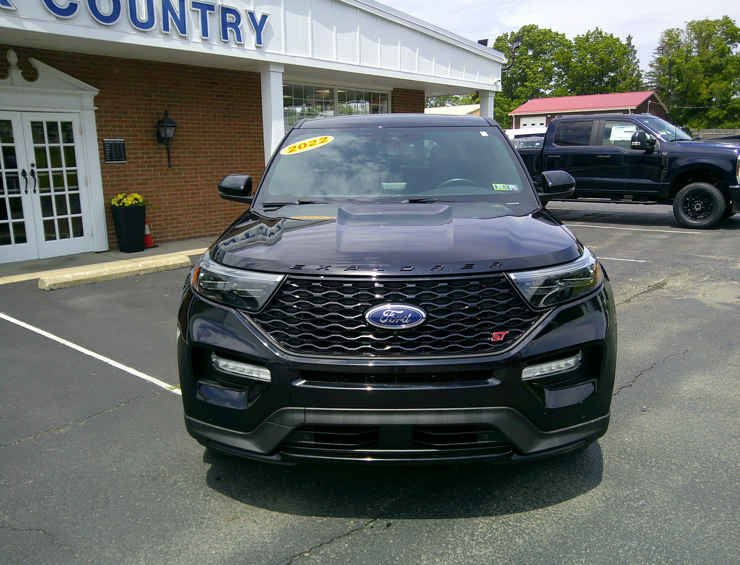 2022 Ford Explorer ST photo 2
