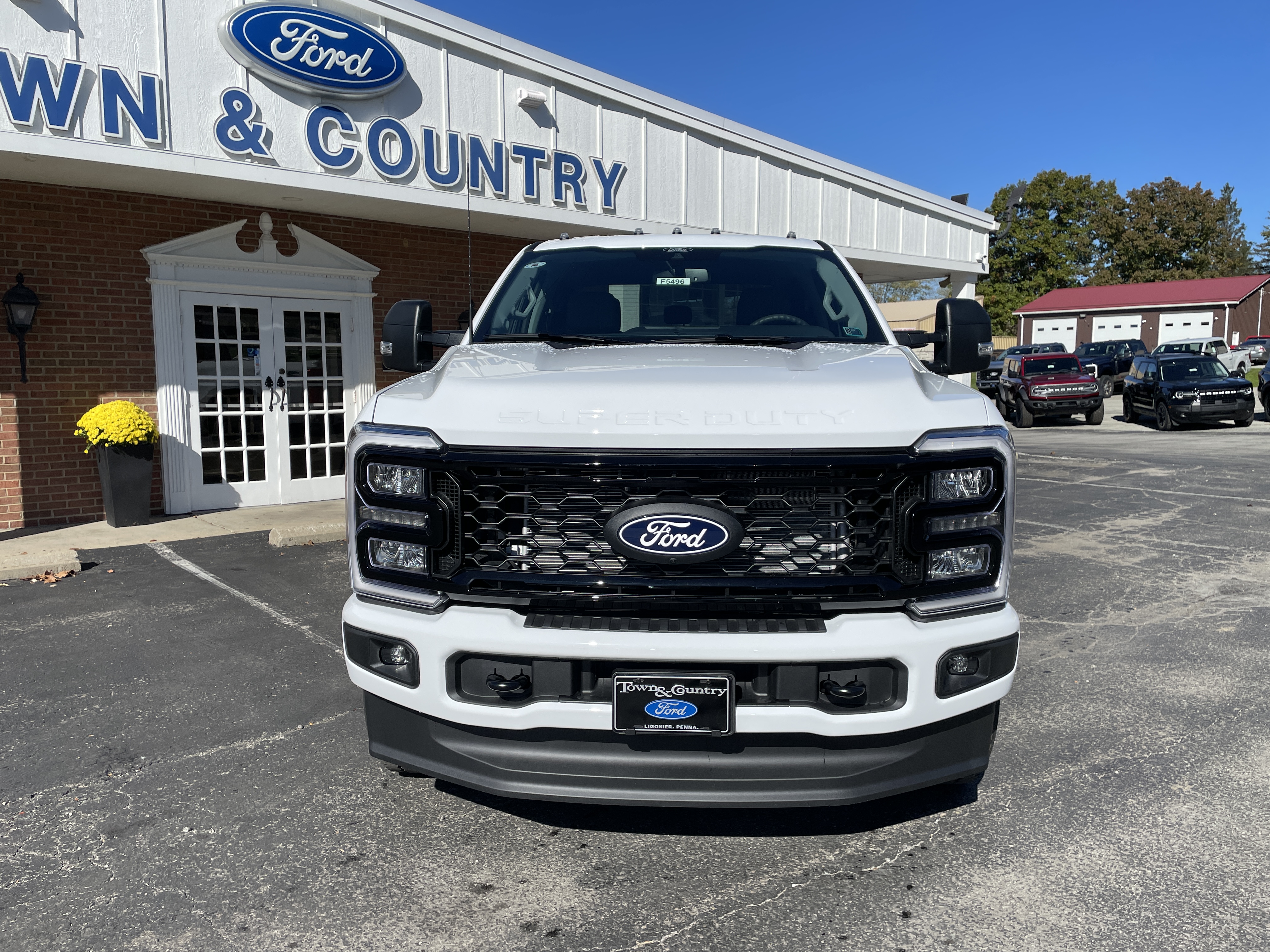 2027 Ford F-250 Pickup photo 2 of 33