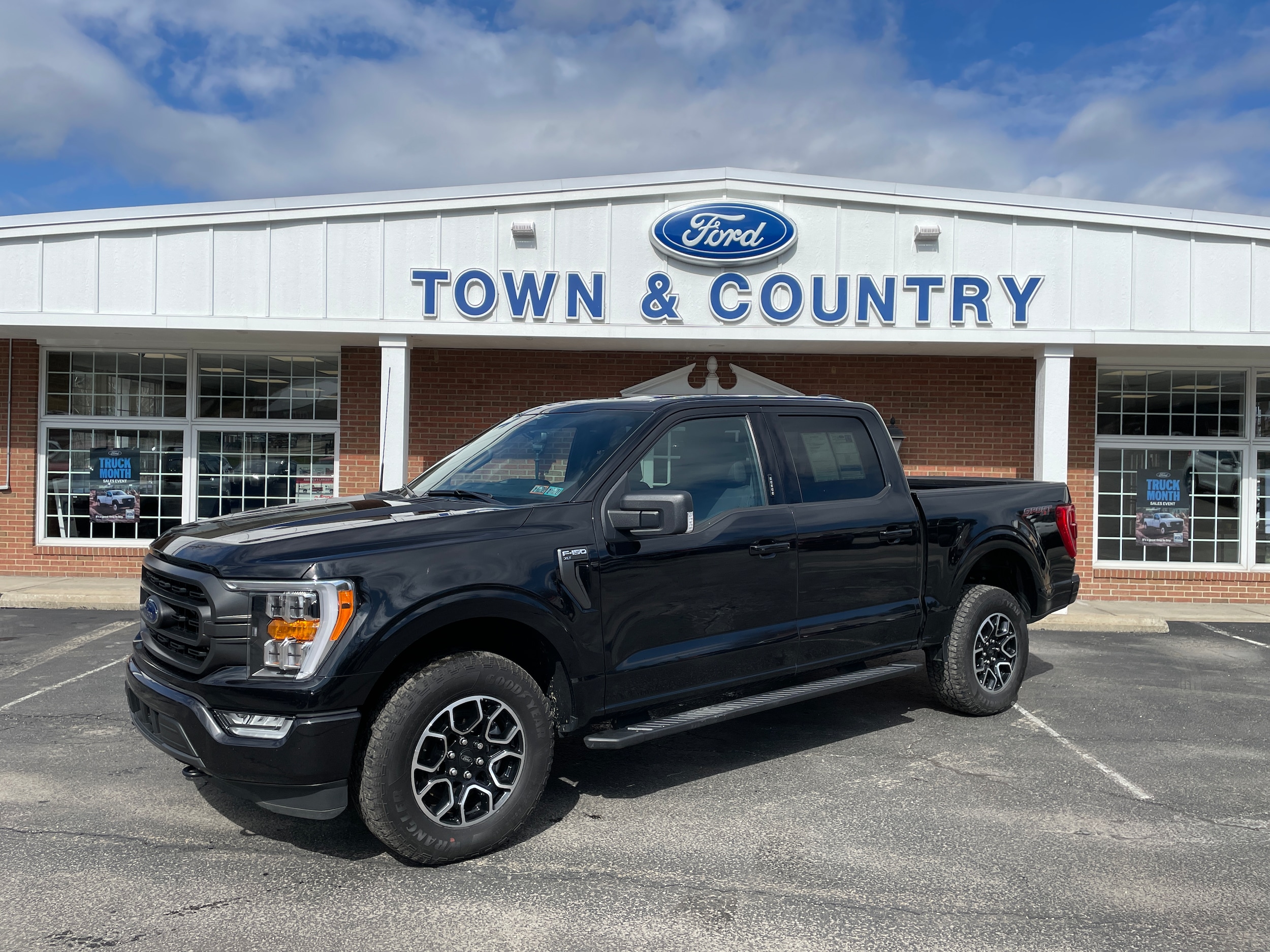 2023 Ford F-150 XLT - 0