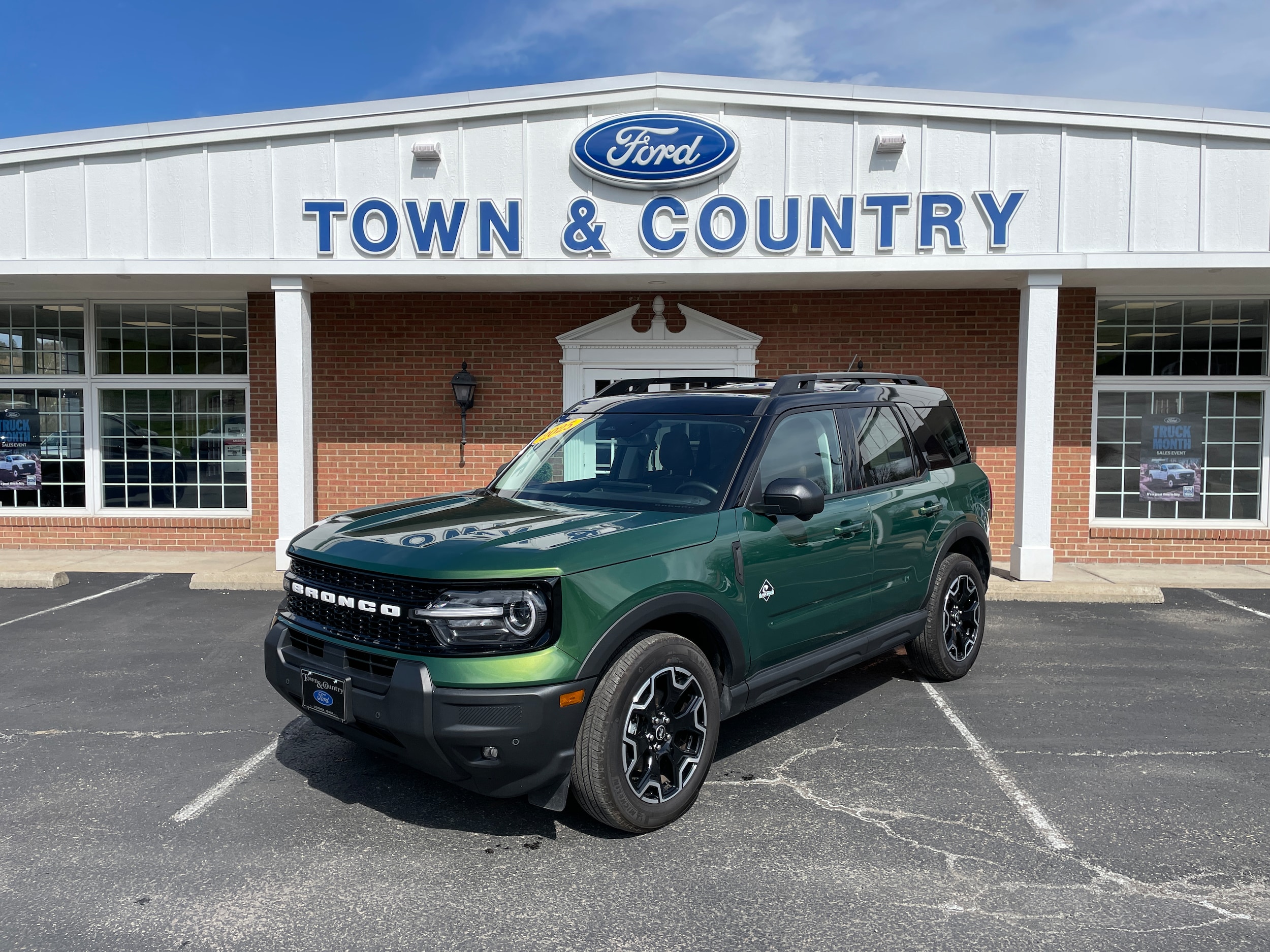 2025 Ford Bronco Sport Outer Banks 4X4 - 0