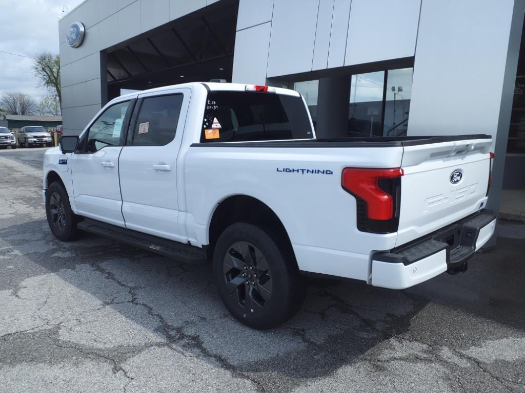 2025 Ford F-150 Lightning photo 3