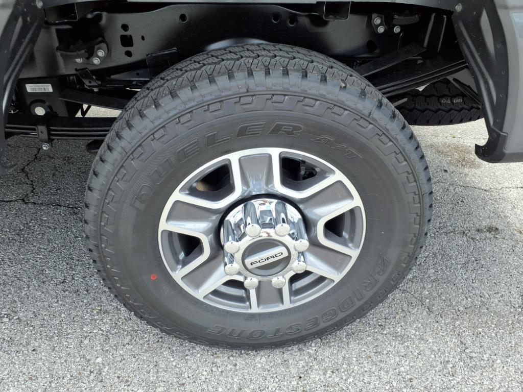 2025 Ford F-350 XLT photo 2