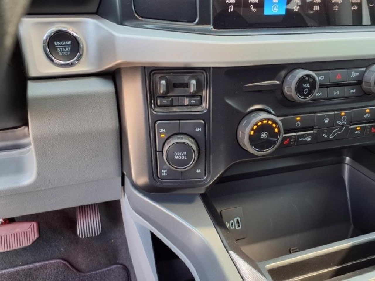 2025 Ford F-250 Super Duty XLT - Photo 14