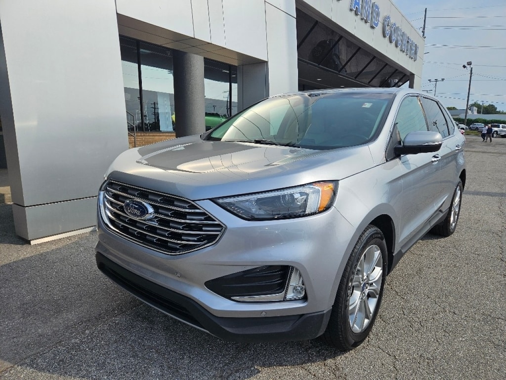 Used 2022 Ford Edge 2022 Ford Edge Titanium 4DR SUV 112.2 WB AWD AWD Titanium Crossover