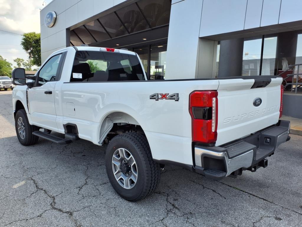 2025 Ford F-350 XLT photo 3