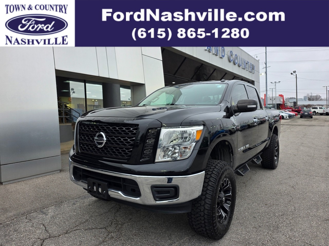 2019 Nissan Titan SV's photo