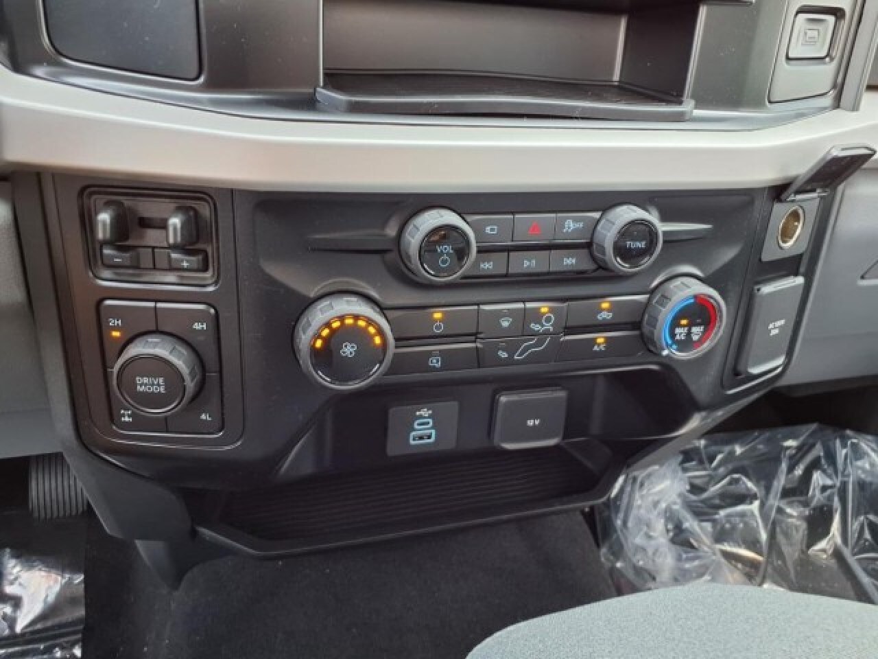 2025 Ford F-350 Super Duty XLT - Photo 13