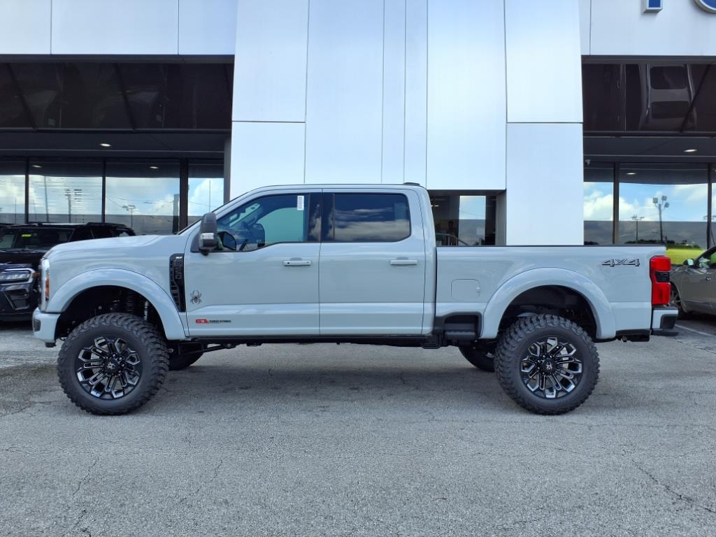 2025 Ford F-250 XLT photo 2