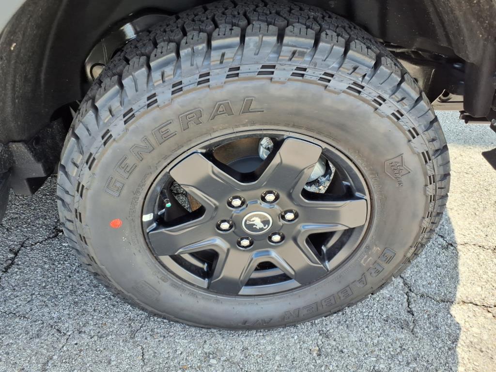 2025 Ford Bronco Outer Banks photo 3