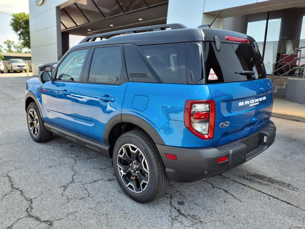 2025 Ford Bronco Sport Outer Banks photo 2