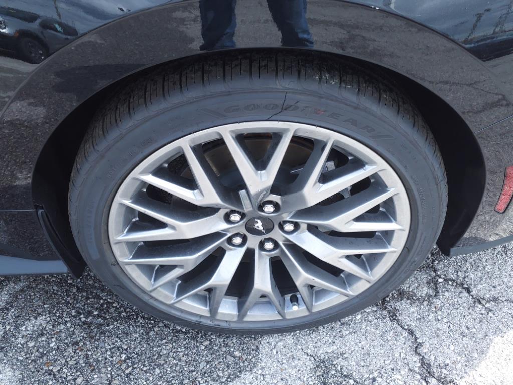 2025 Ford Mustang GT Premium photo 2