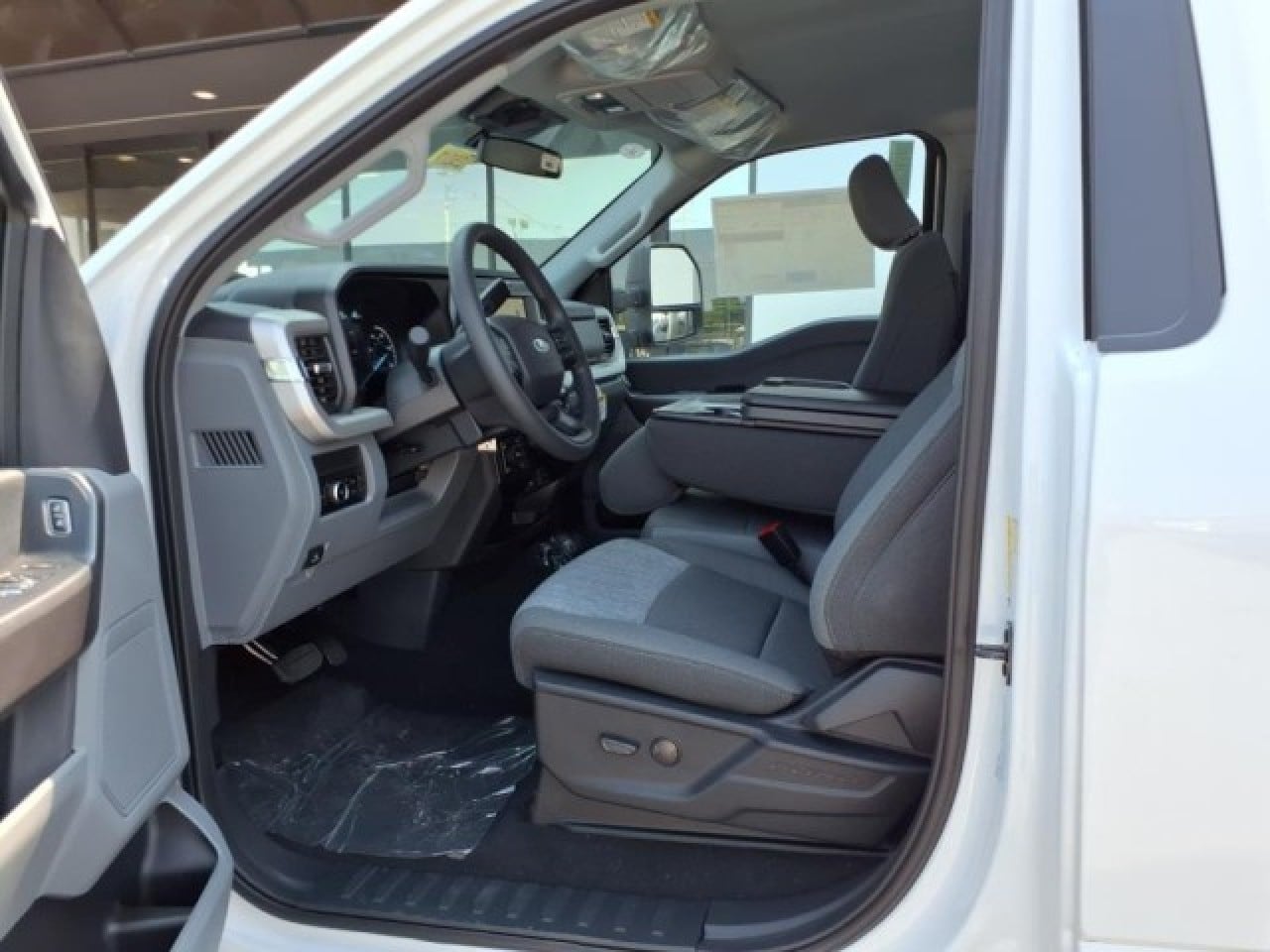 2025 Ford F-350 Super Duty XLT - Photo 6