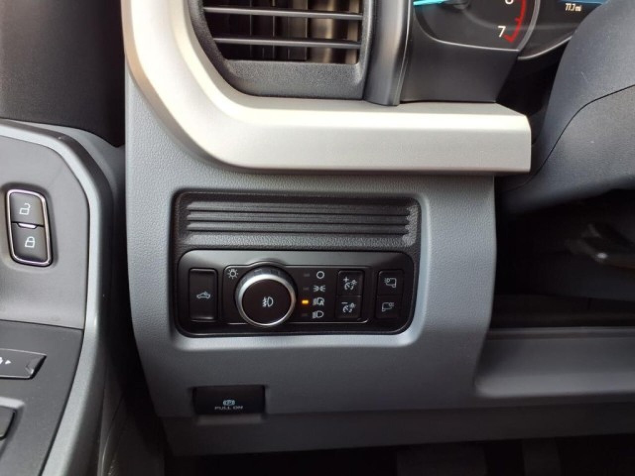 2025 Ford F-350 Super Duty XLT - Photo 11