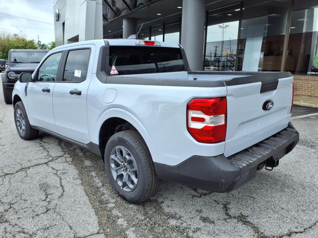 2025 Ford Maverick XLT photo 2
