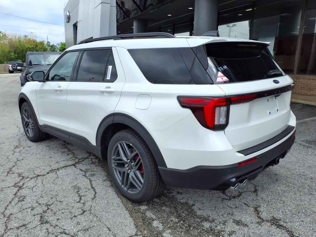 2025 Ford Explorer ST photo 3