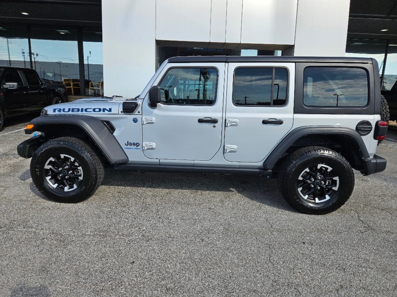 2024 Jeep Wrangler Rubicon 4xe photo 3