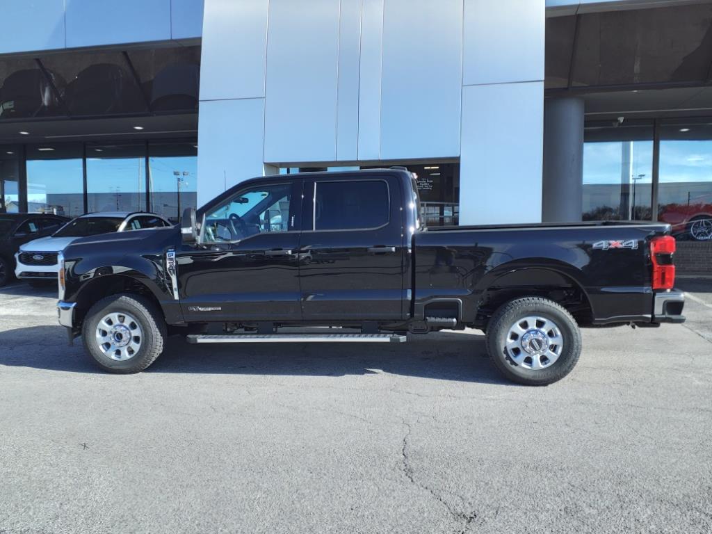 2024 Ford F-350 XLT photo 2
