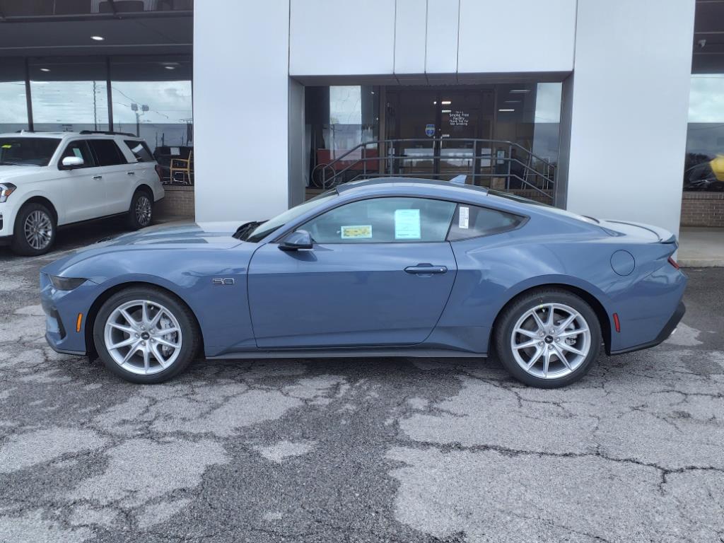 2025 Ford Mustang GT Premium photo 2