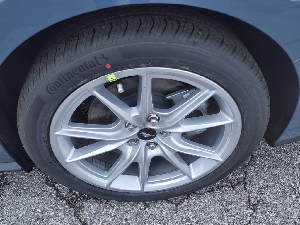 2025 Ford Mustang GT Premium photo 4