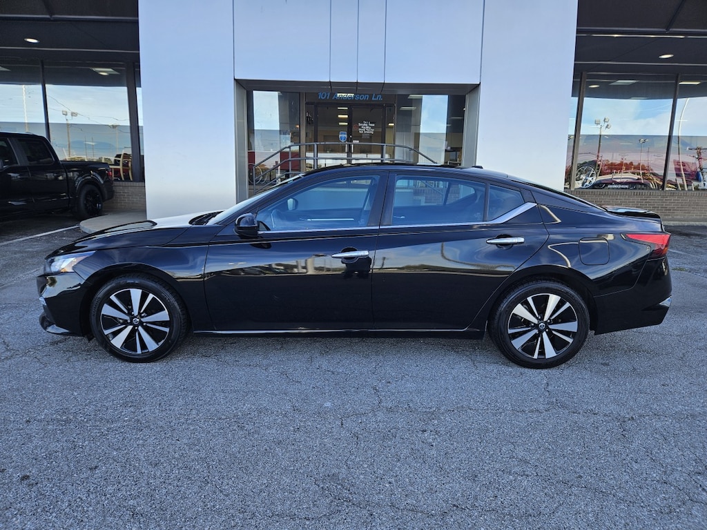 Used 2022 Nissan Altima 2.5 SV Sedan