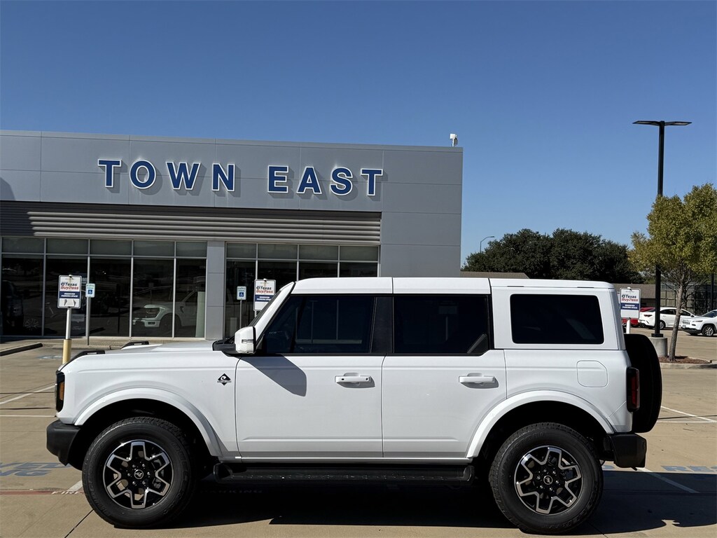 New 2025 Ford Bronco Outer Banks SUV